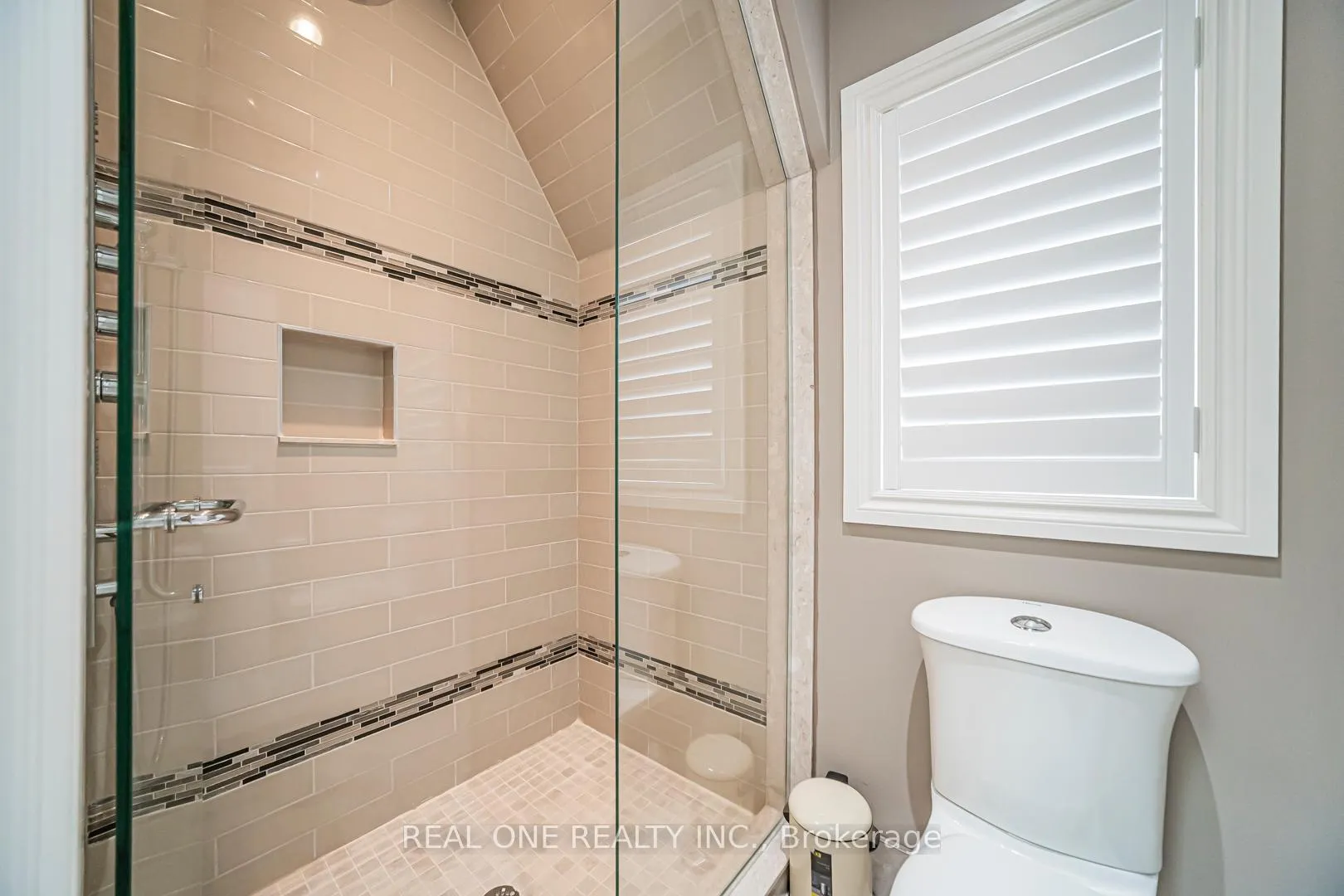 Photo 34 of 85 Dell Park Avenue, Toronto, Englemount-Lawrence — HOMEH
