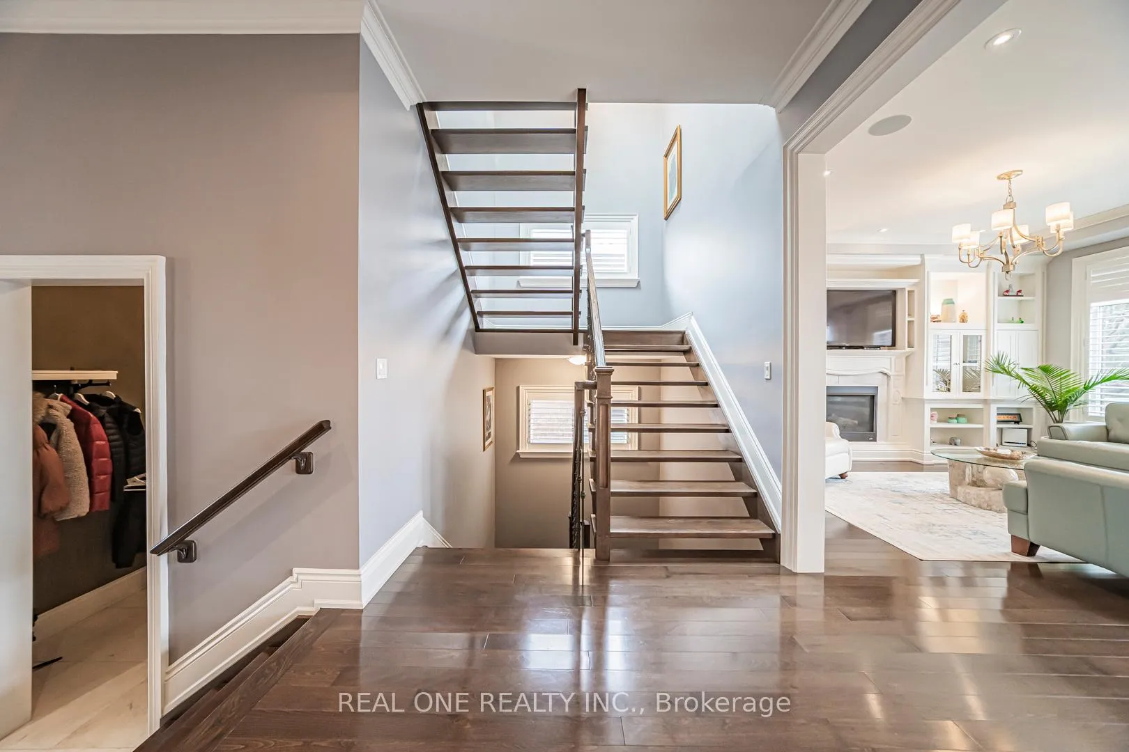 Photo 40 of 85 Dell Park Avenue, Toronto, Englemount-Lawrence — HOMEH