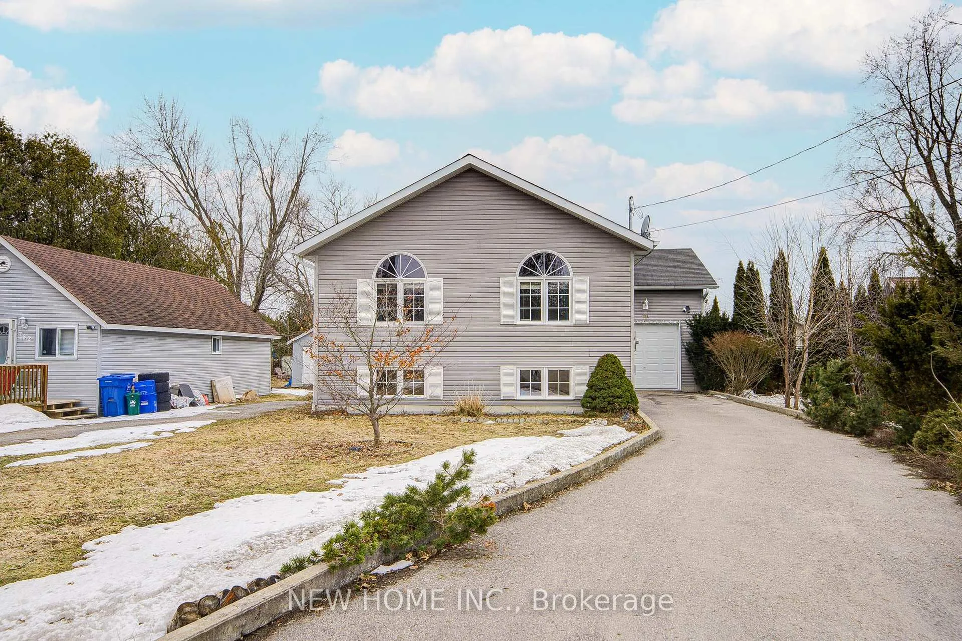 Front of 784 Rockaway Road