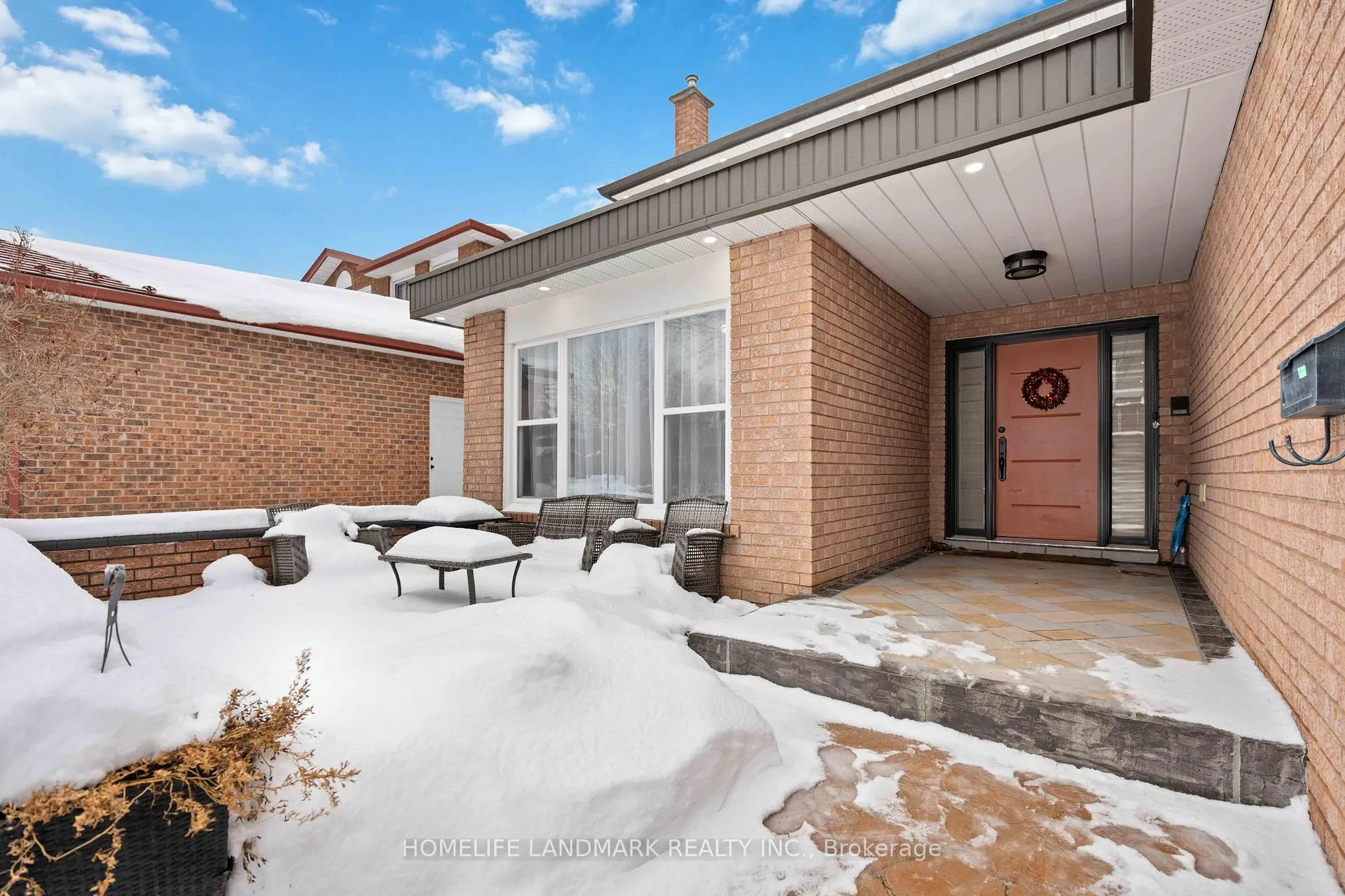 Photo 3 of 68 Linderwood Drive, Scarborough, Centennial Scarborough — HOMEH