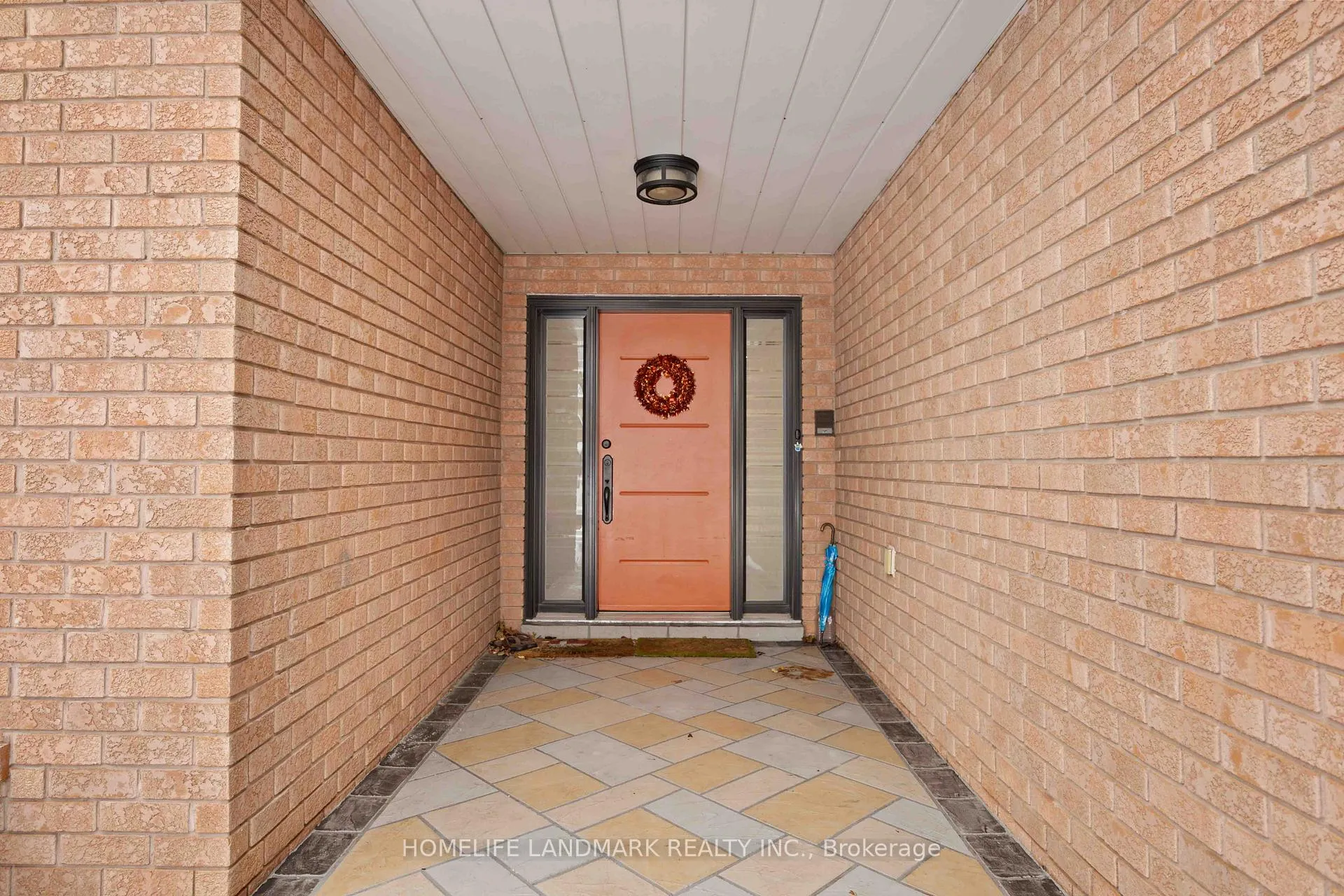 Photo 4 of 68 Linderwood Drive, Scarborough, Centennial Scarborough — HOMEH