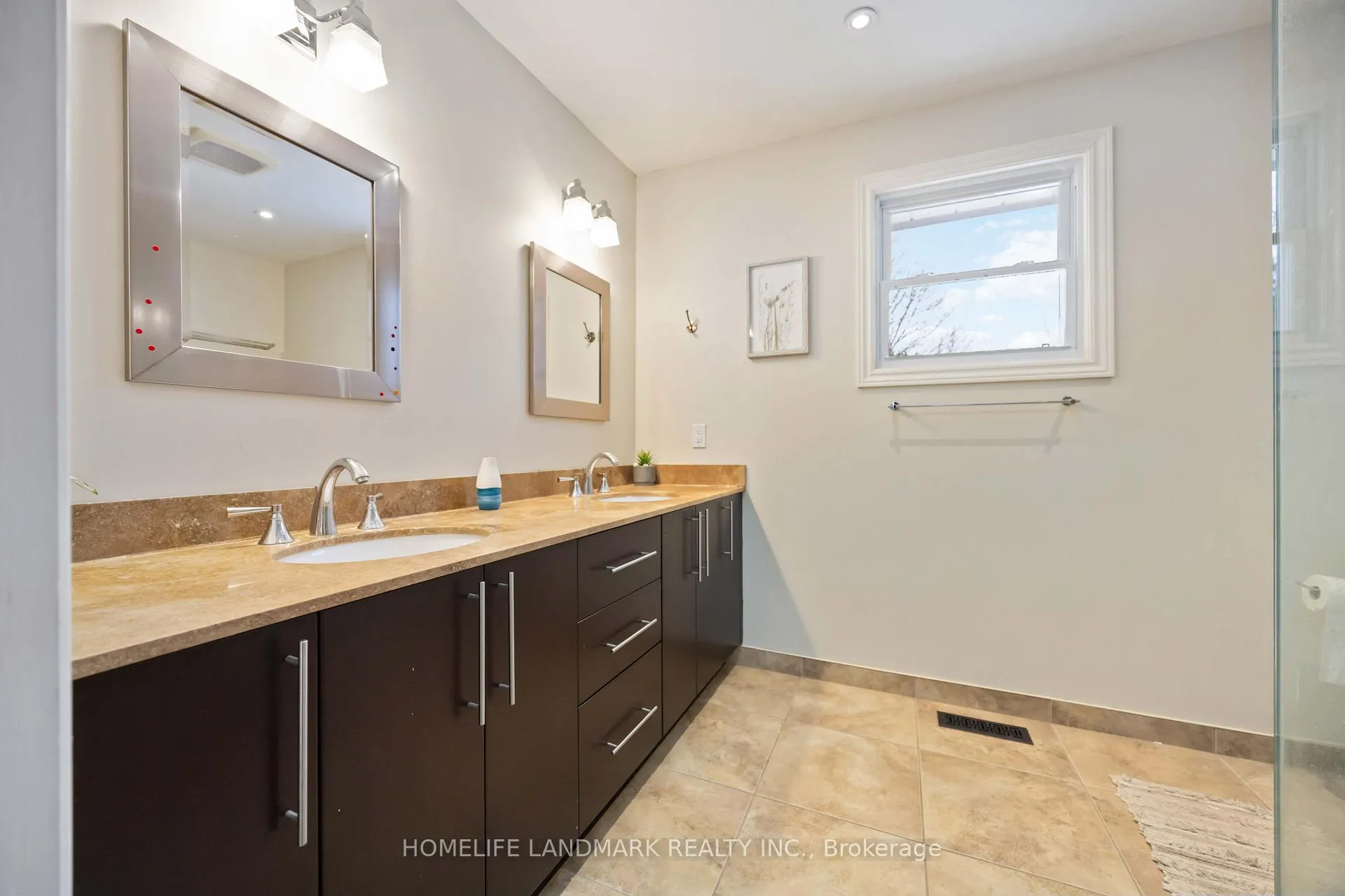 Photo 23 of 68 Linderwood Drive, Scarborough, Centennial Scarborough — HOMEH