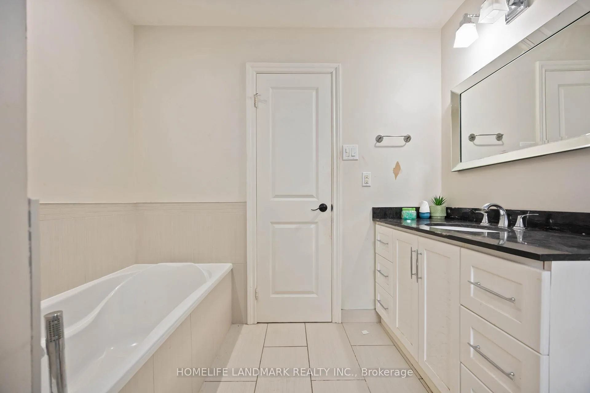 Photo 31 of 68 Linderwood Drive, Scarborough, Centennial Scarborough — HOMEH
