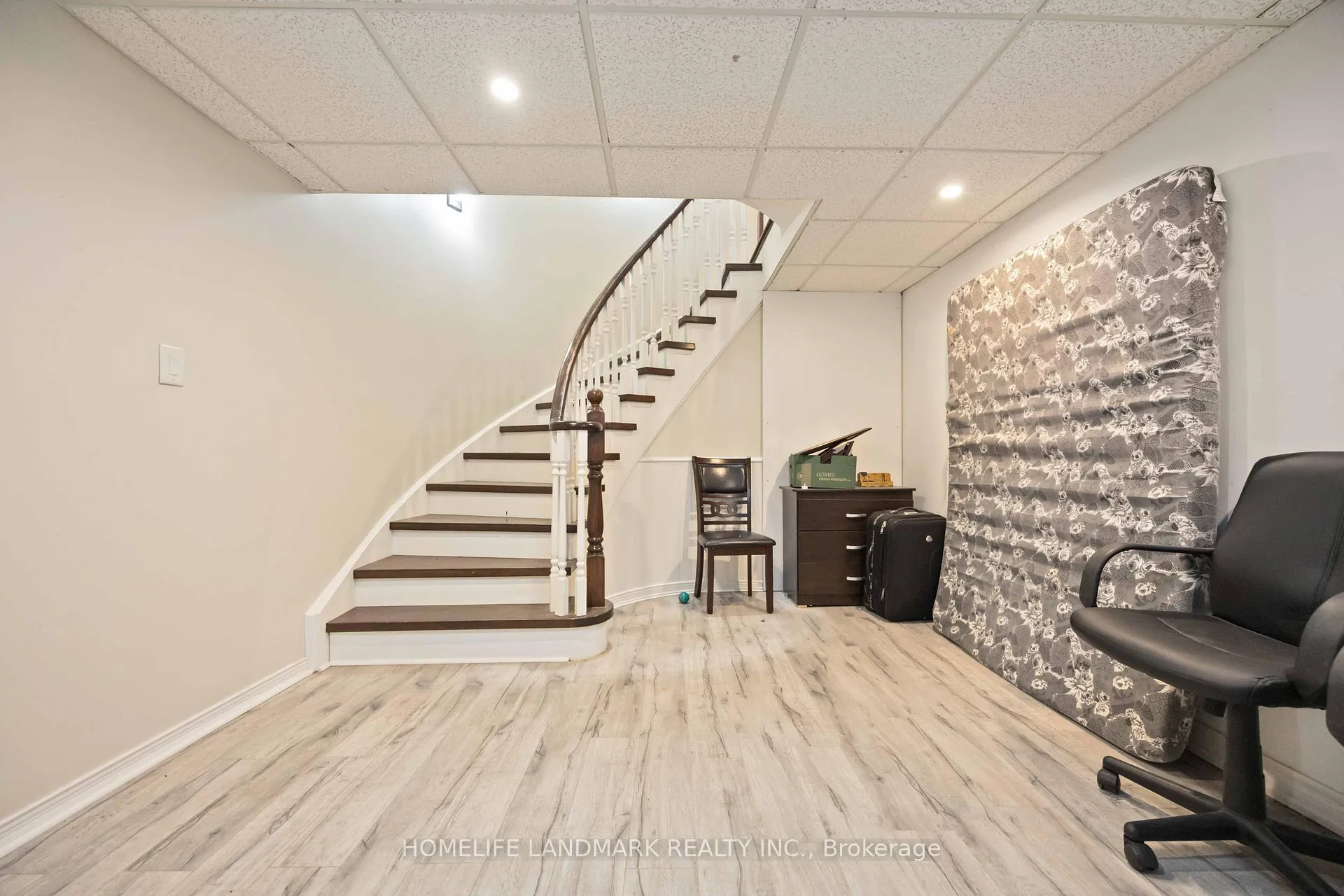 Photo 33 of 68 Linderwood Drive, Scarborough, Centennial Scarborough — HOMEH