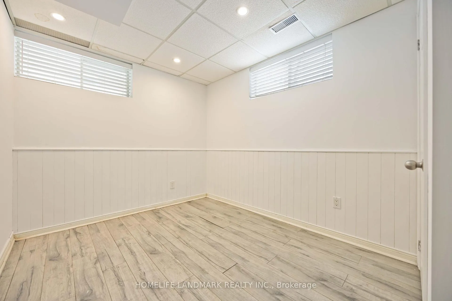 Photo 37 of 68 Linderwood Drive, Scarborough, Centennial Scarborough — HOMEH