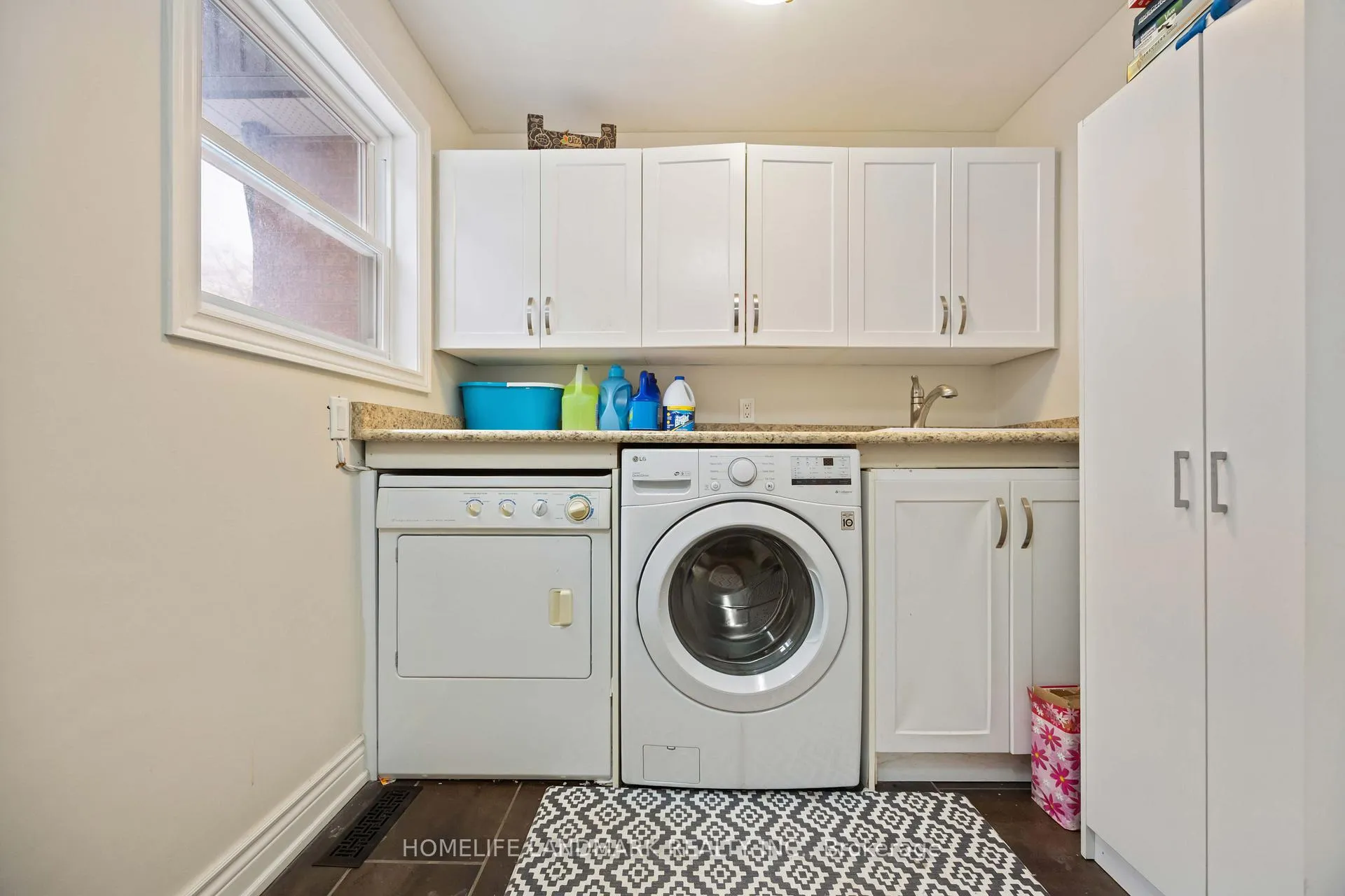 Photo 42 of 68 Linderwood Drive, Scarborough, Centennial Scarborough — HOMEH