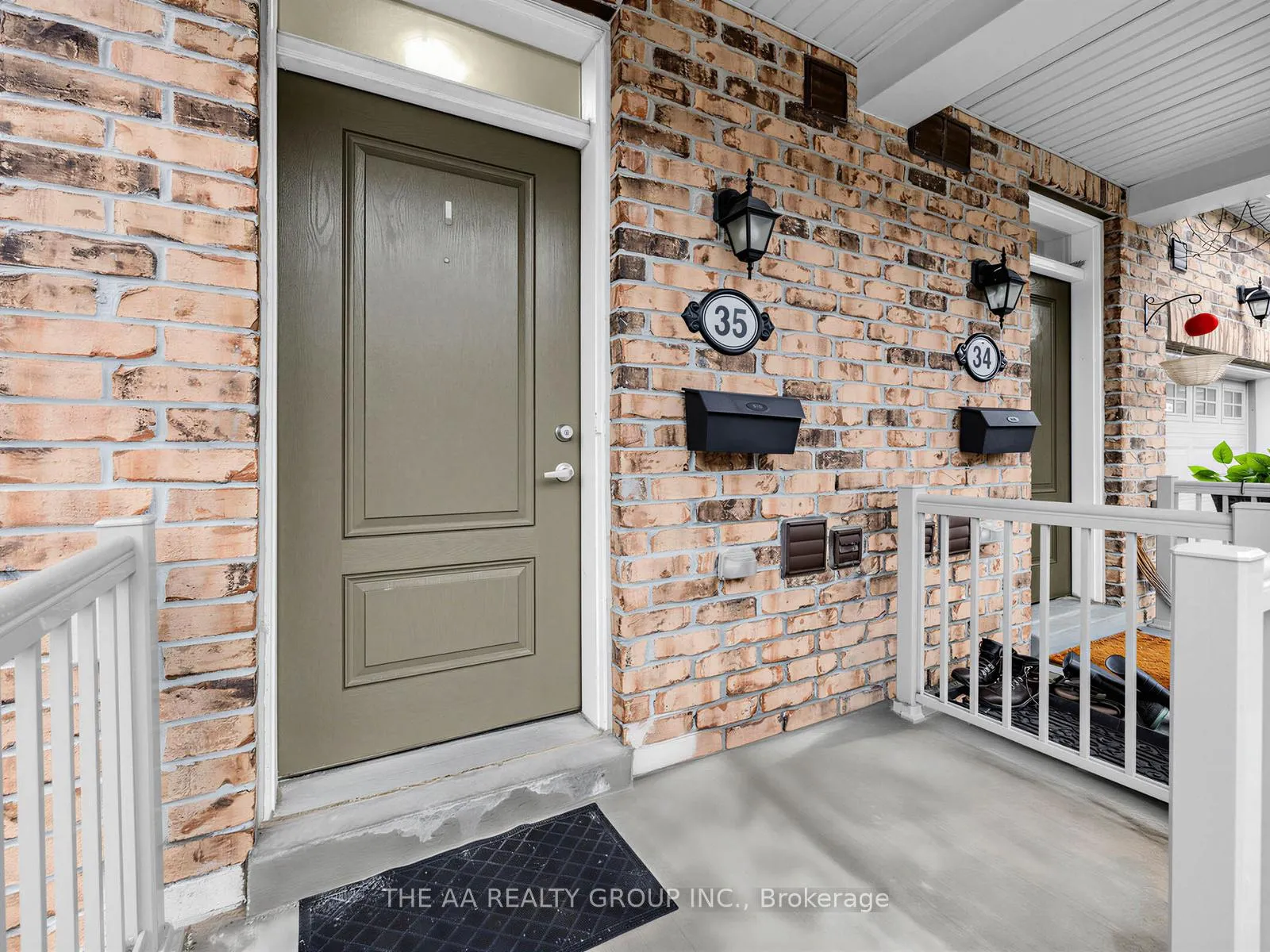 Front of Unit 35, 50 Edinburgh Drive W