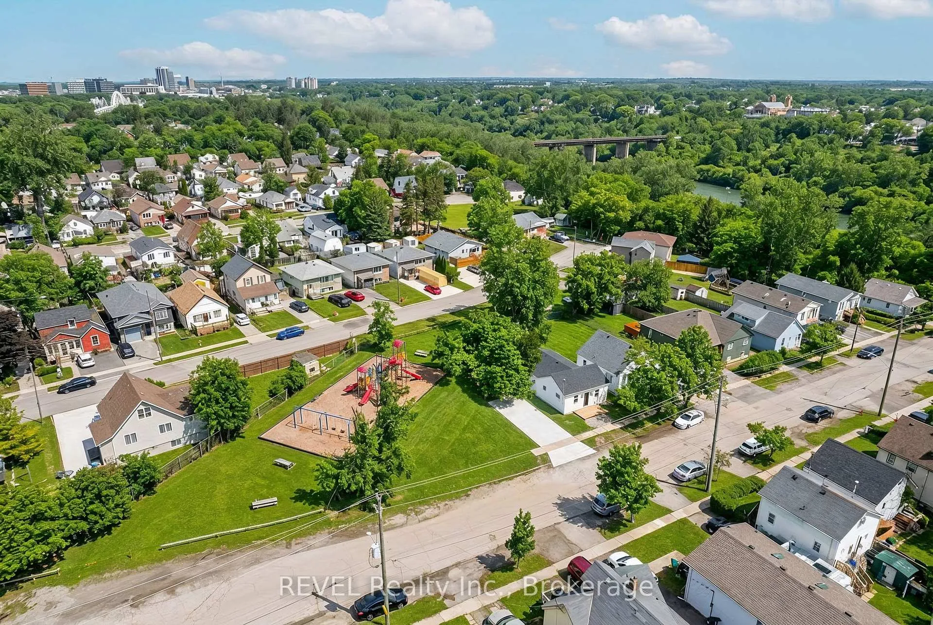Photo 2 of 12 Bailey Street, St. Catharines, Western Hill — HOMEH
