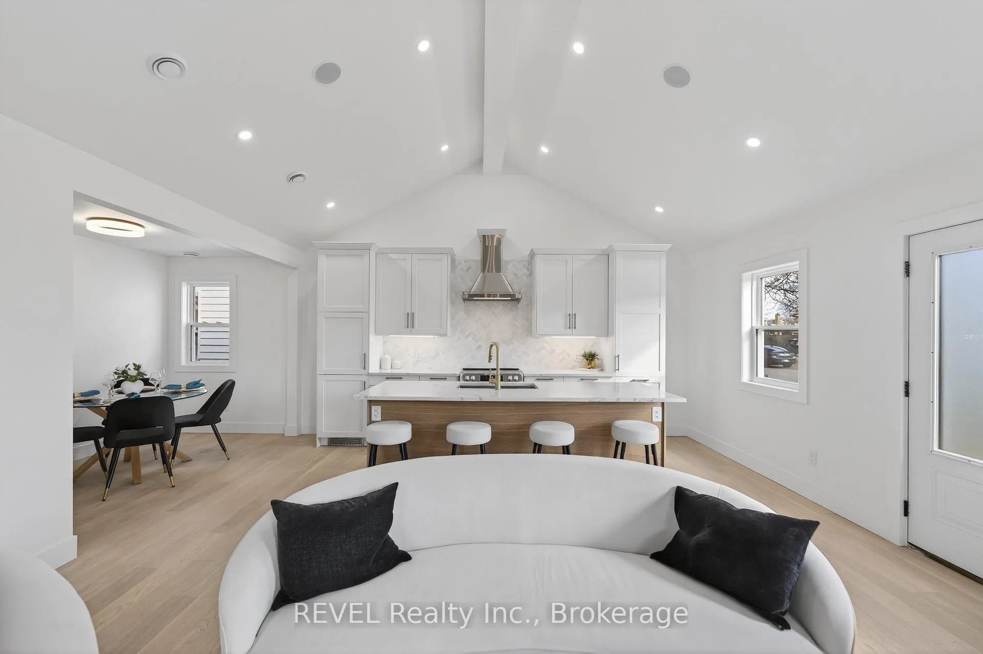 Photo 4 of 12 Bailey Street, St. Catharines, Western Hill — HOMEH