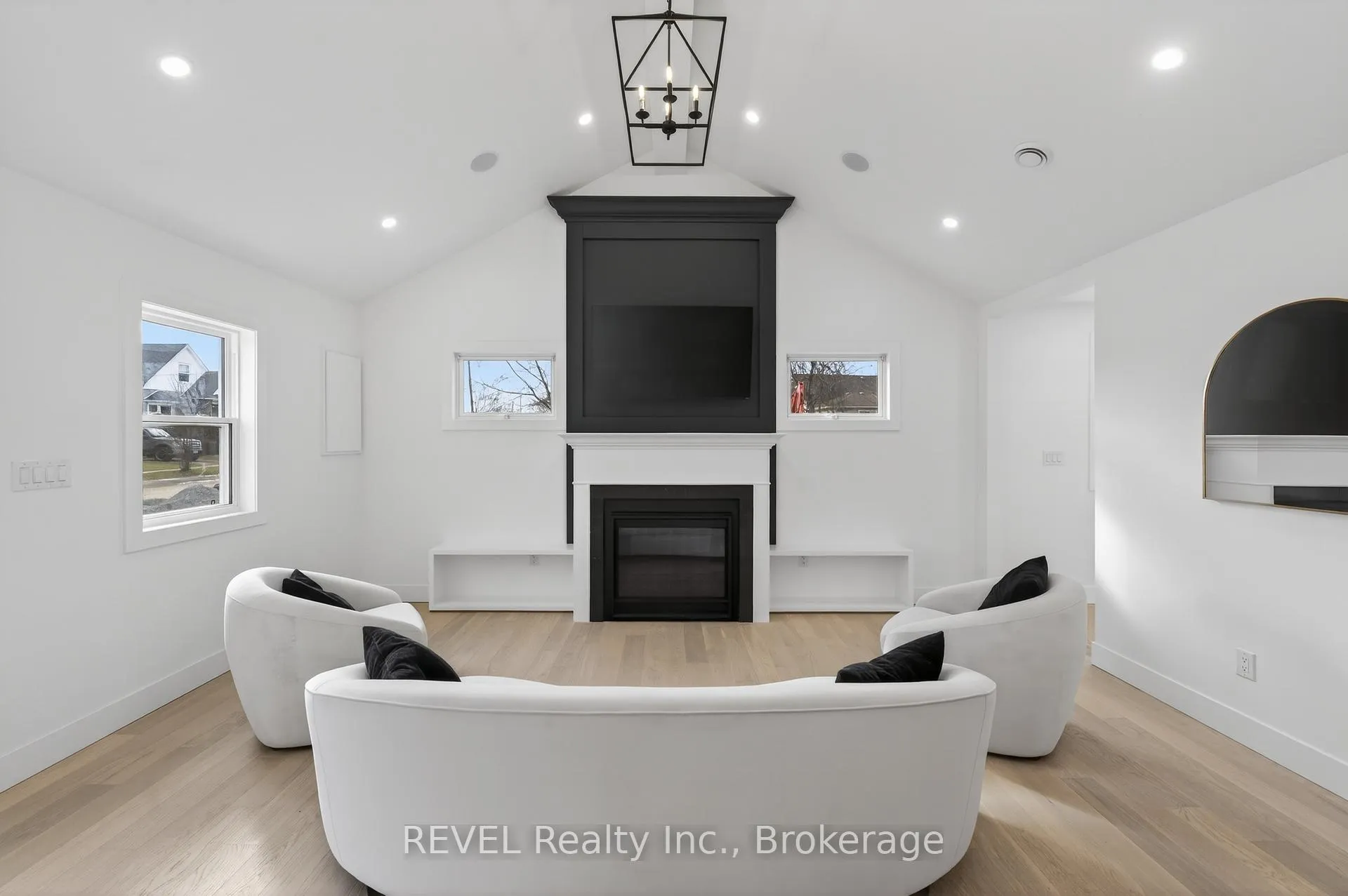 Photo 8 of 12 Bailey Street, St. Catharines, Western Hill — HOMEH