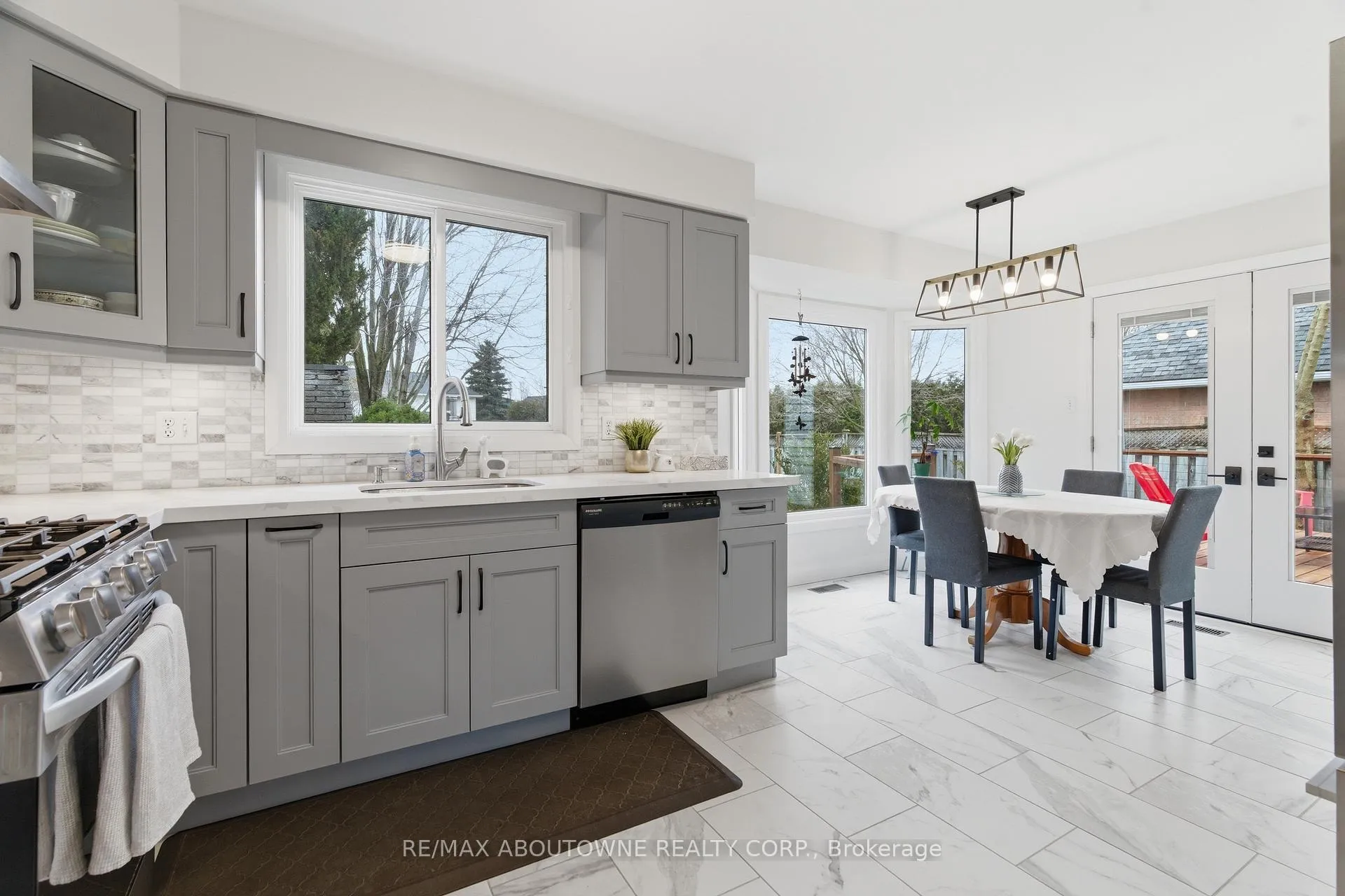 Photo 12 of 42 Celia Crescent, Guelph, Dovercliffe Park/Old University — HOMEH