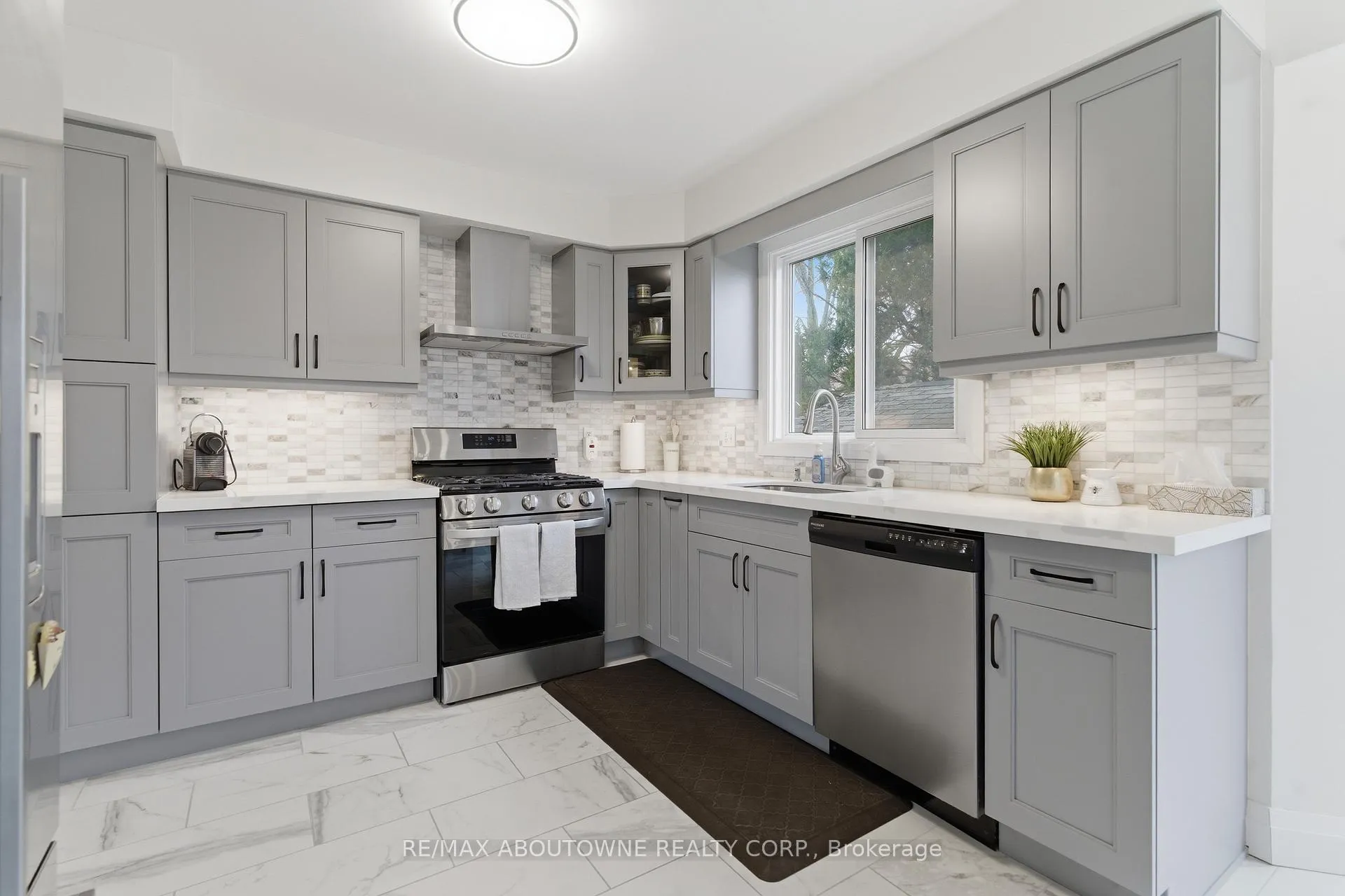 Photo 14 of 42 Celia Crescent, Guelph, Dovercliffe Park/Old University — HOMEH