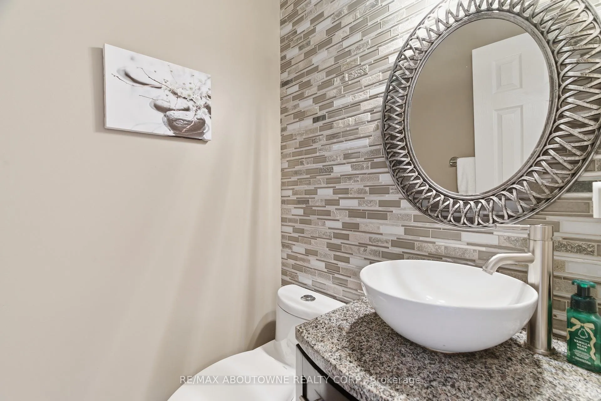 Photo 17 of 42 Celia Crescent, Guelph, Dovercliffe Park/Old University — HOMEH