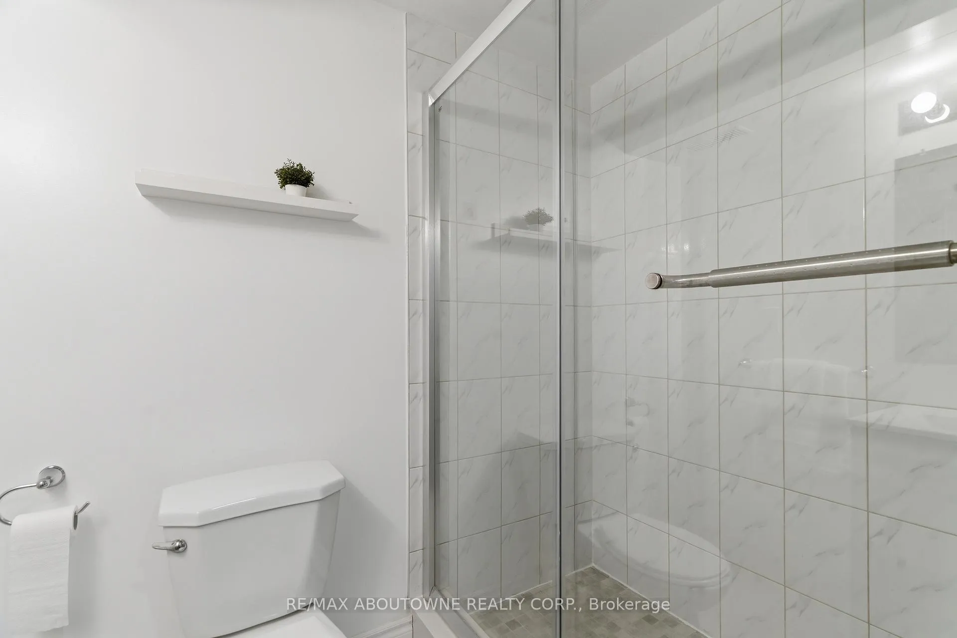 Photo 32 of 42 Celia Crescent, Guelph, Dovercliffe Park/Old University — HOMEH