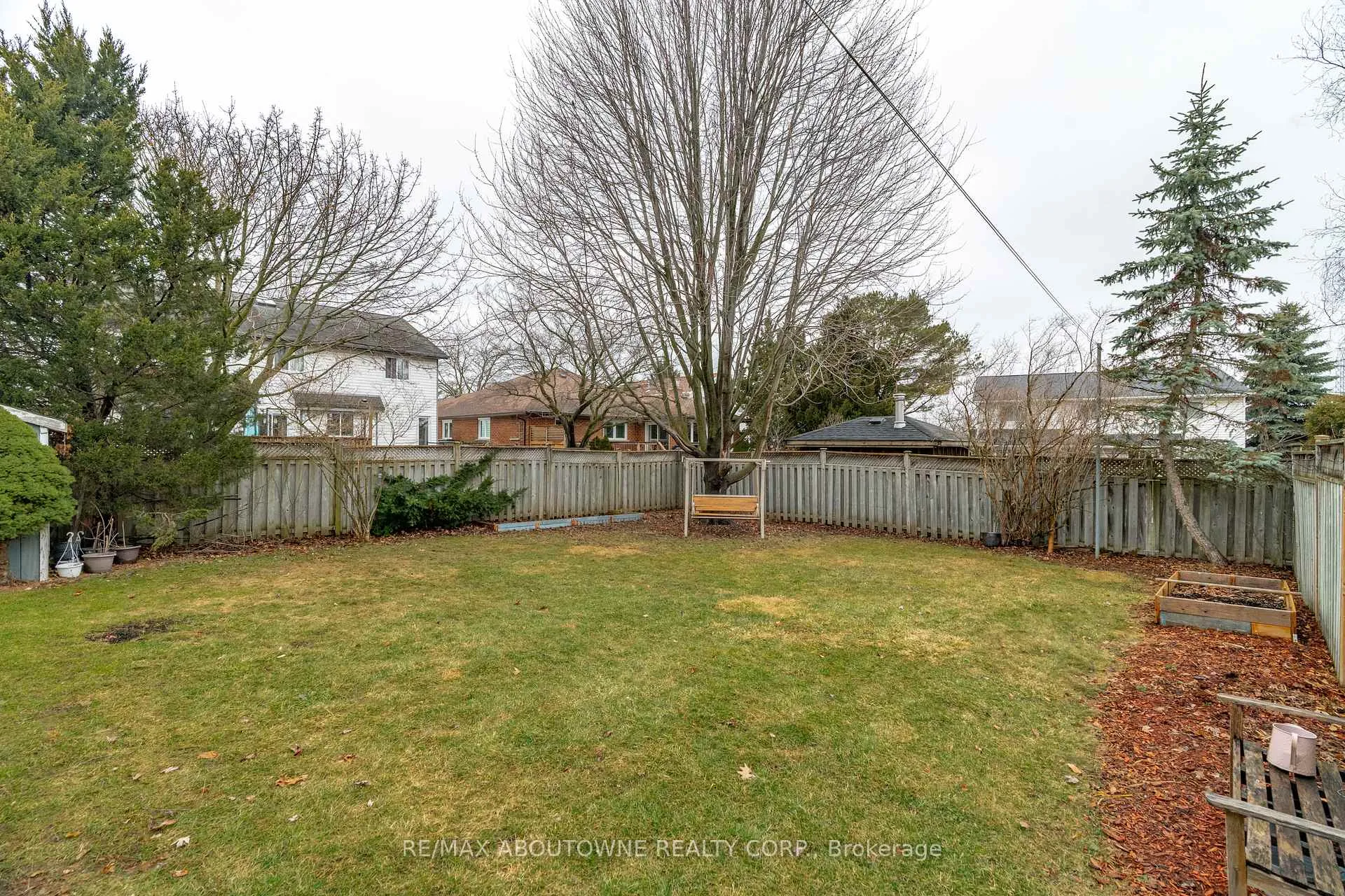 Photo 36 of 42 Celia Crescent, Guelph, Dovercliffe Park/Old University — HOMEH