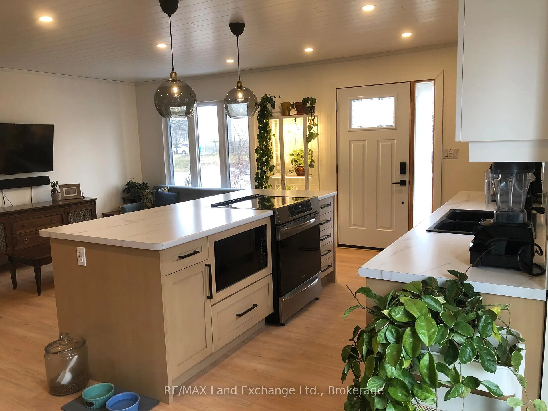 Photo 3 of 682 Kennard Crescent, Kincardine — HOMEH