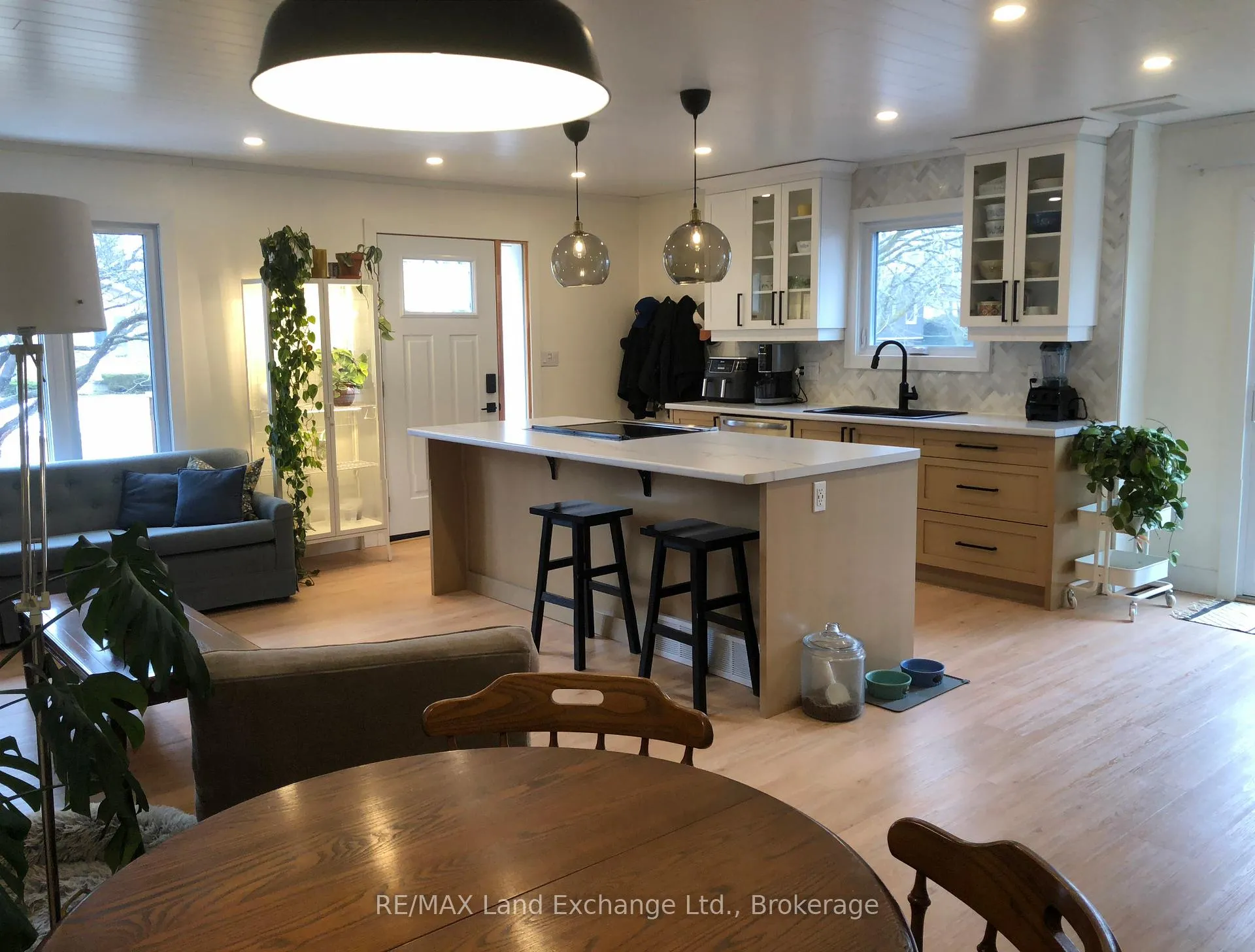 Photo 4 of 682 Kennard Crescent, Kincardine — HOMEH
