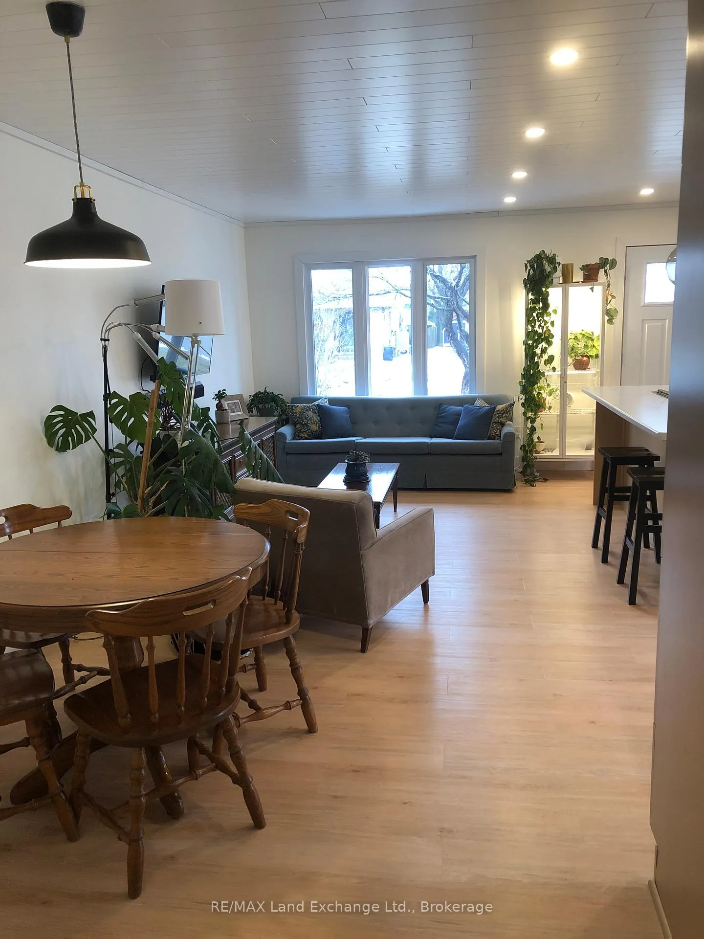 Photo 5 of 682 Kennard Crescent, Kincardine — HOMEH