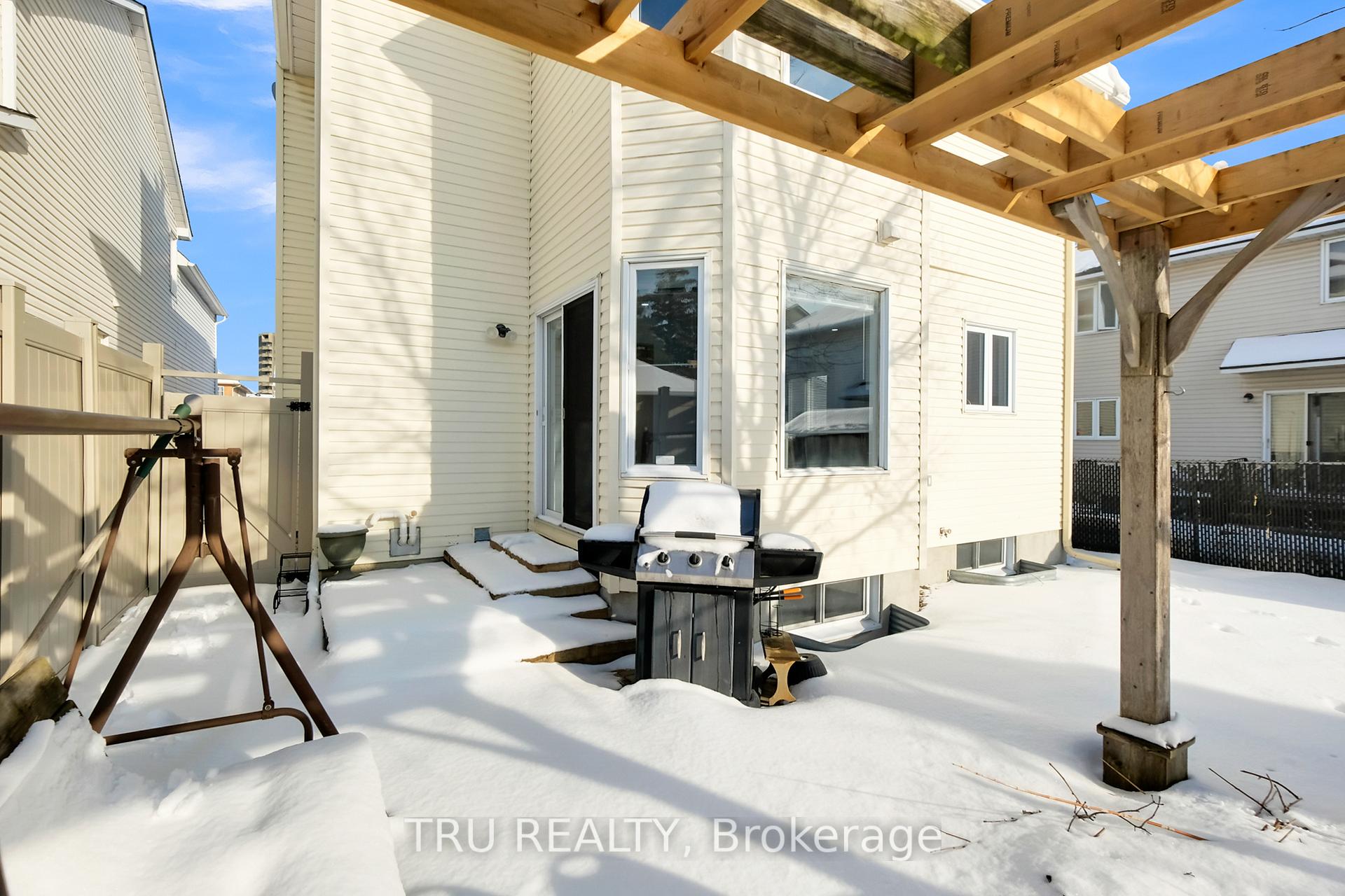 Photo 37 of 1965 Jasper Avenue, Ottawa, Ellwood — HOMEH