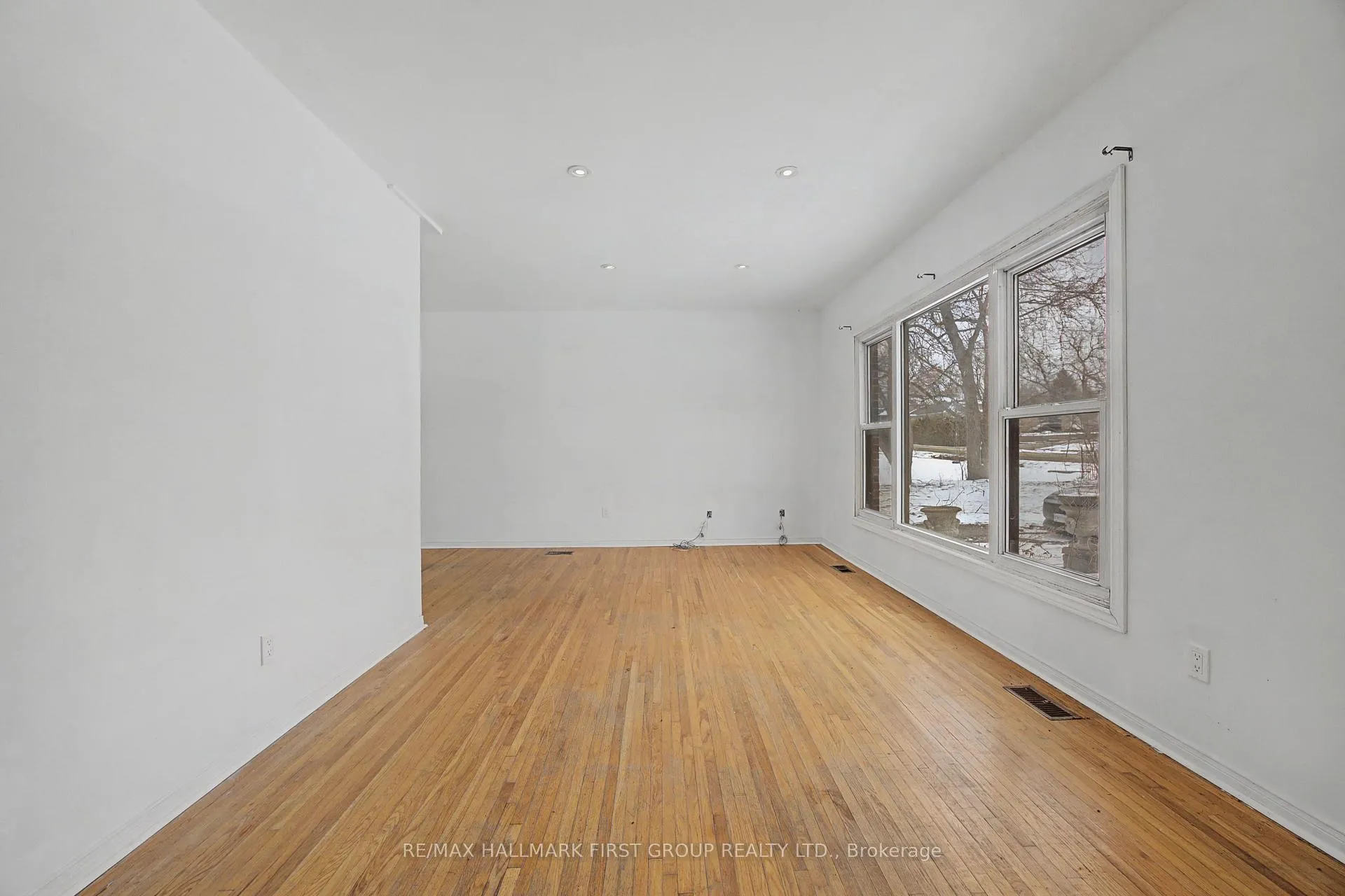 Photo 22 of 239 Davidson Street, Pickering, Rural Pickering — HOMEH