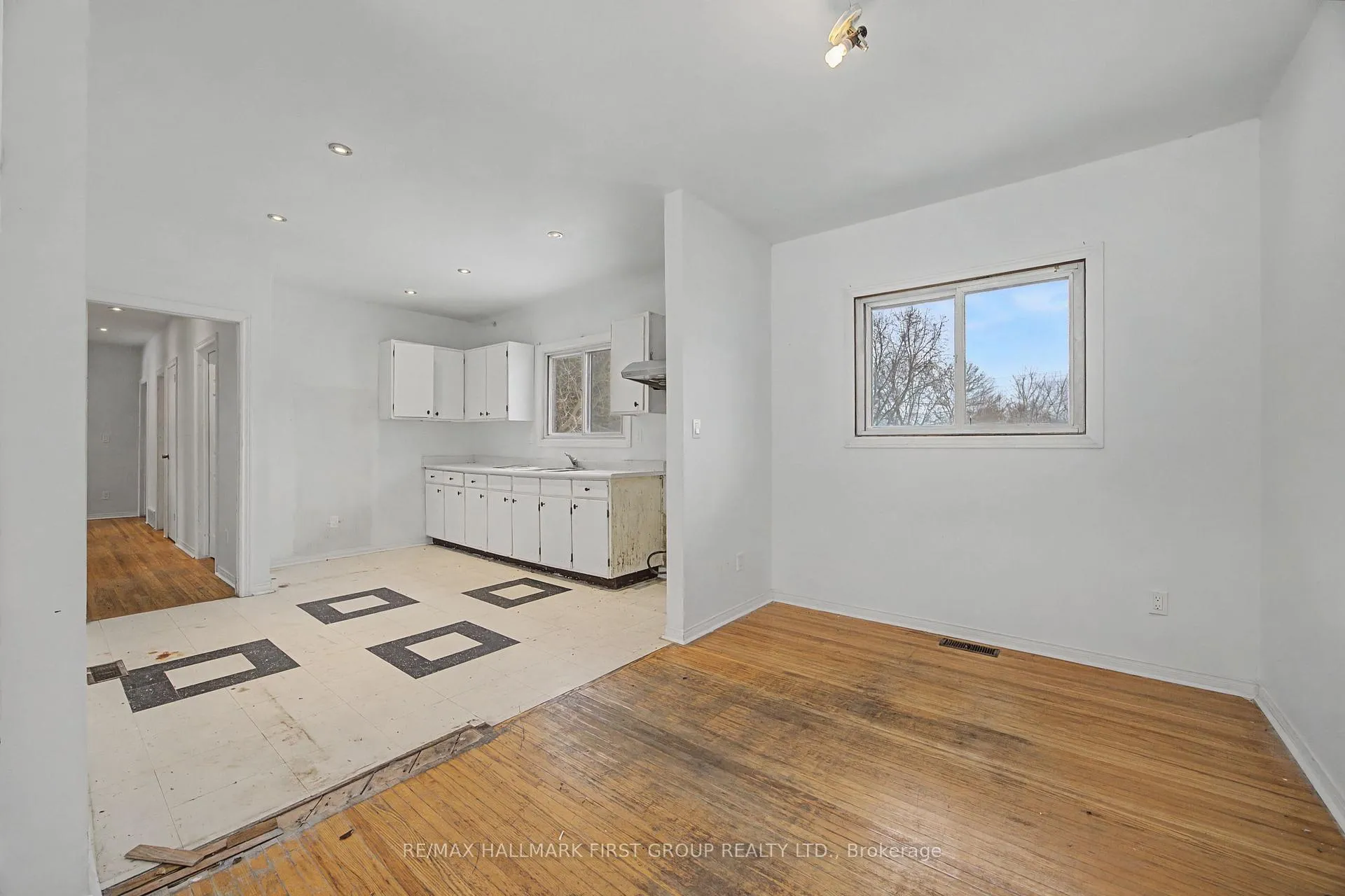 Photo 25 of 239 Davidson Street, Pickering, Rural Pickering — HOMEH