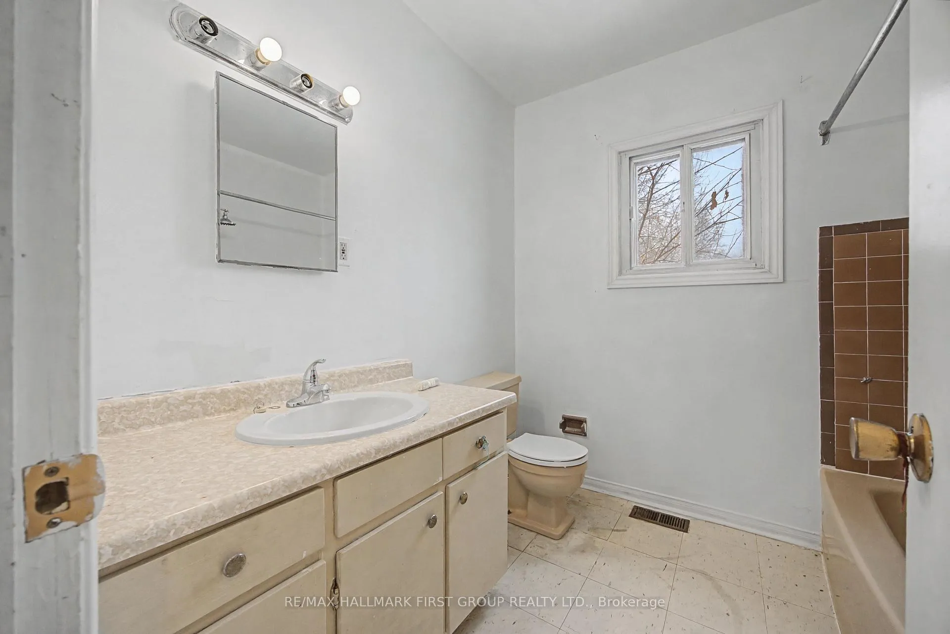 Photo 31 of 239 Davidson Street, Pickering, Rural Pickering — HOMEH