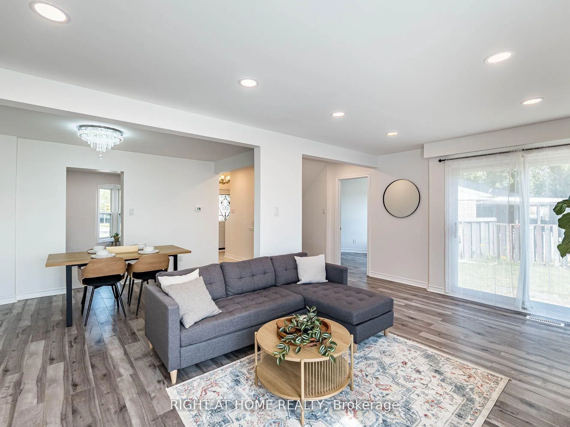 Photo 6 of 2 Giles Court, Etobicoke, Mount Olive-Silverstone-Jamestown — HOMEH