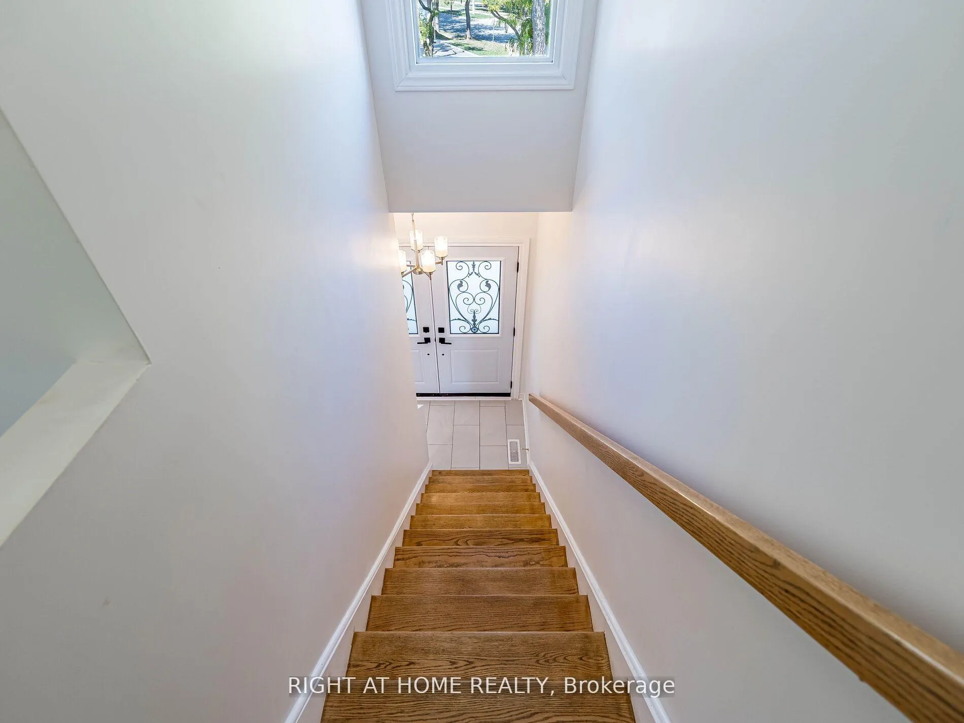 Photo 16 of 2 Giles Court, Etobicoke, Mount Olive-Silverstone-Jamestown — HOMEH