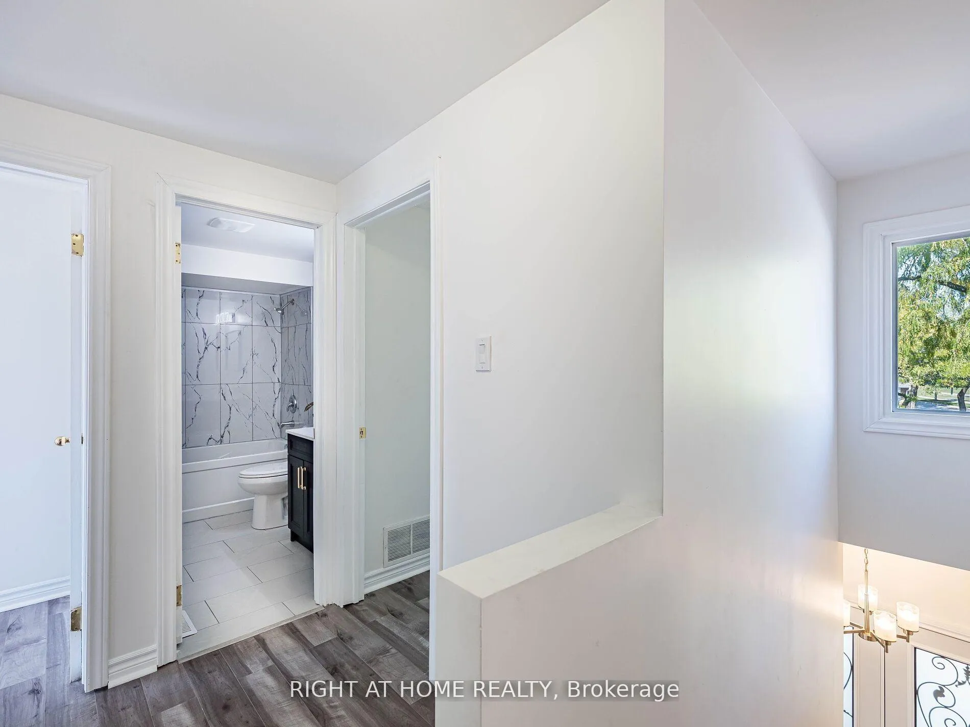 Photo 17 of 2 Giles Court, Etobicoke, Mount Olive-Silverstone-Jamestown — HOMEH