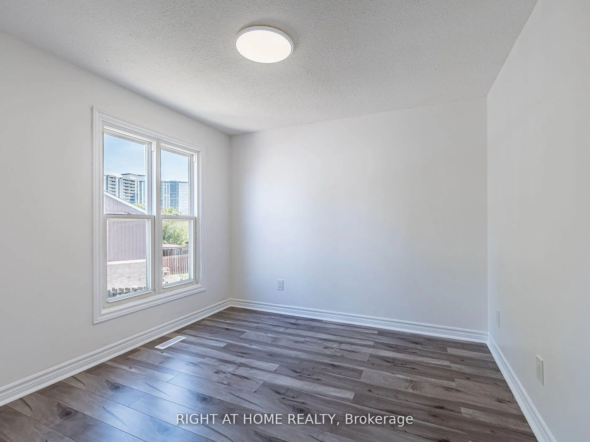 Photo 22 of 2 Giles Court, Etobicoke, Mount Olive-Silverstone-Jamestown — HOMEH