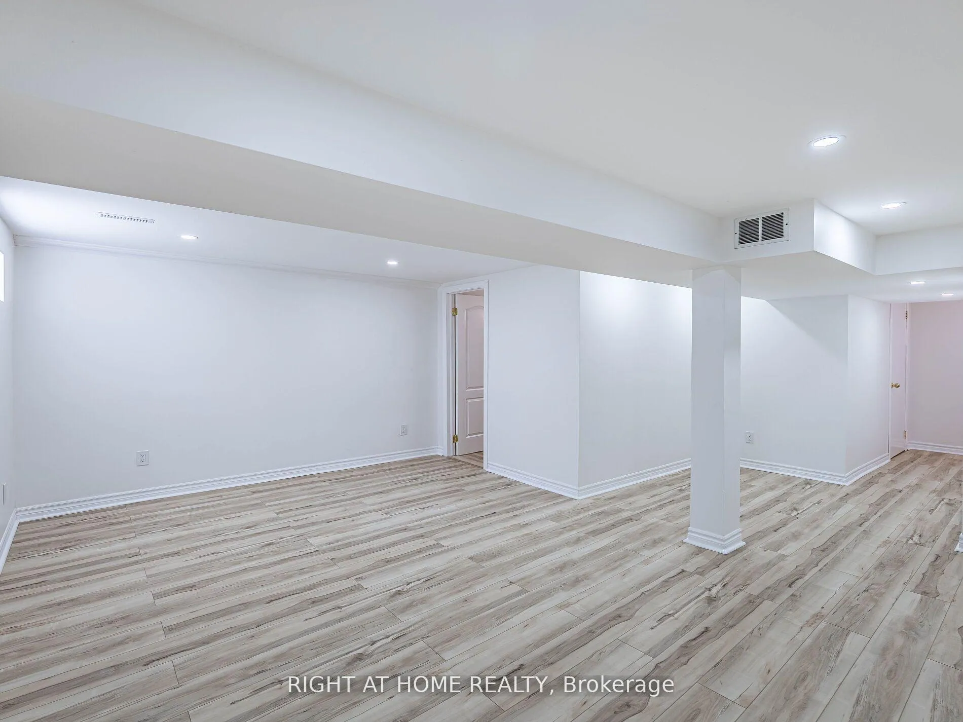 Photo 25 of 2 Giles Court, Etobicoke, Mount Olive-Silverstone-Jamestown — HOMEH