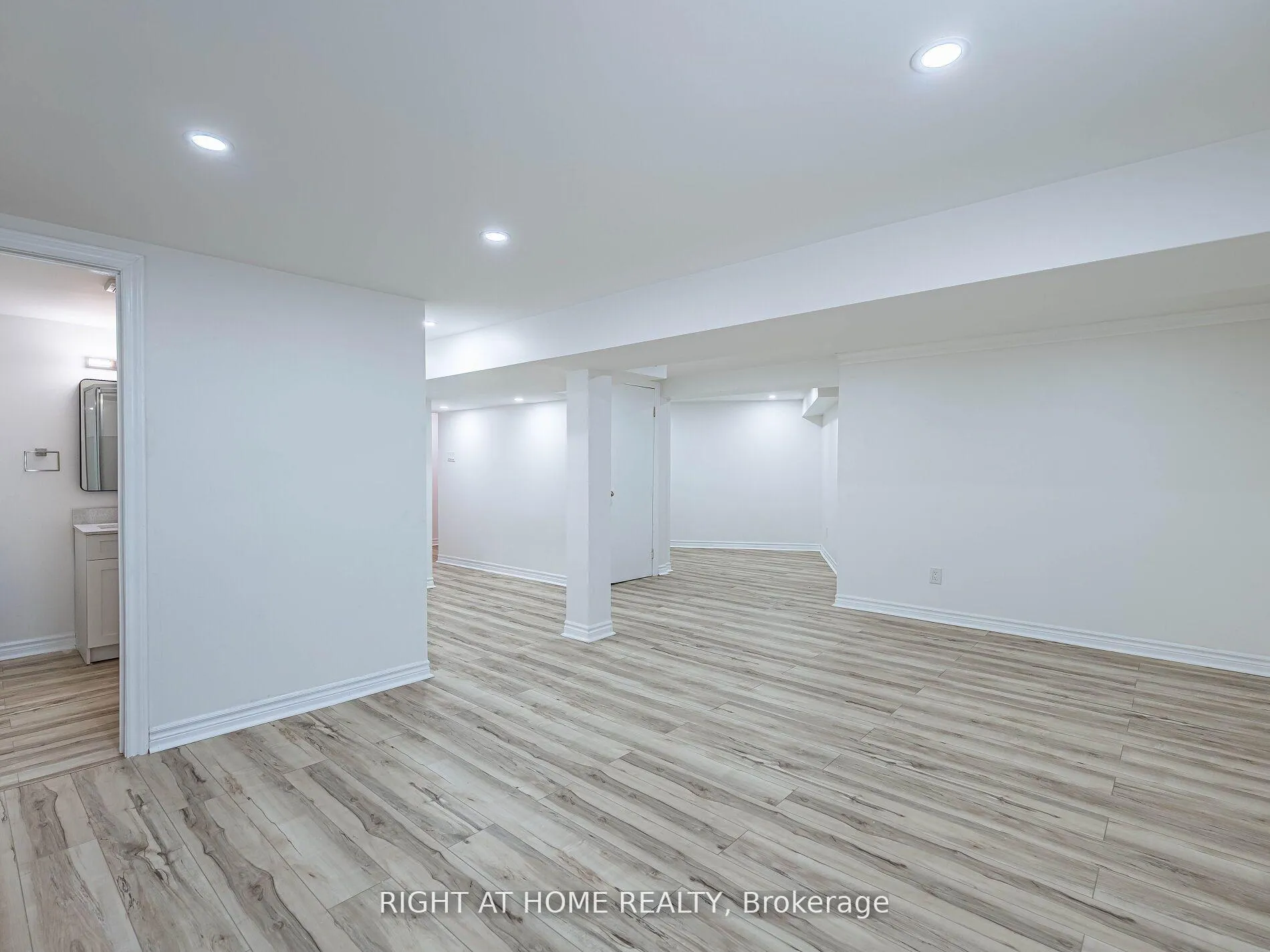Photo 26 of 2 Giles Court, Etobicoke, Mount Olive-Silverstone-Jamestown — HOMEH