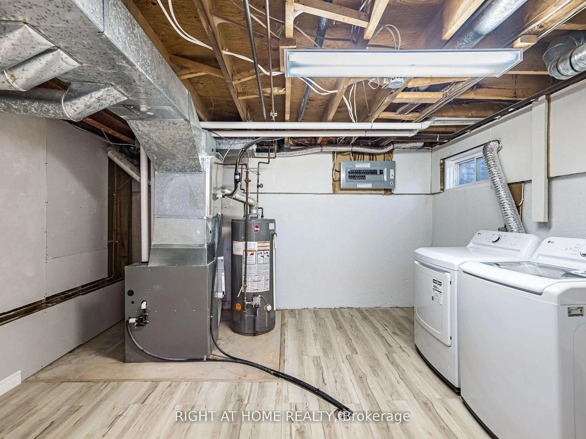 Photo 30 of 2 Giles Court, Etobicoke, Mount Olive-Silverstone-Jamestown — HOMEH