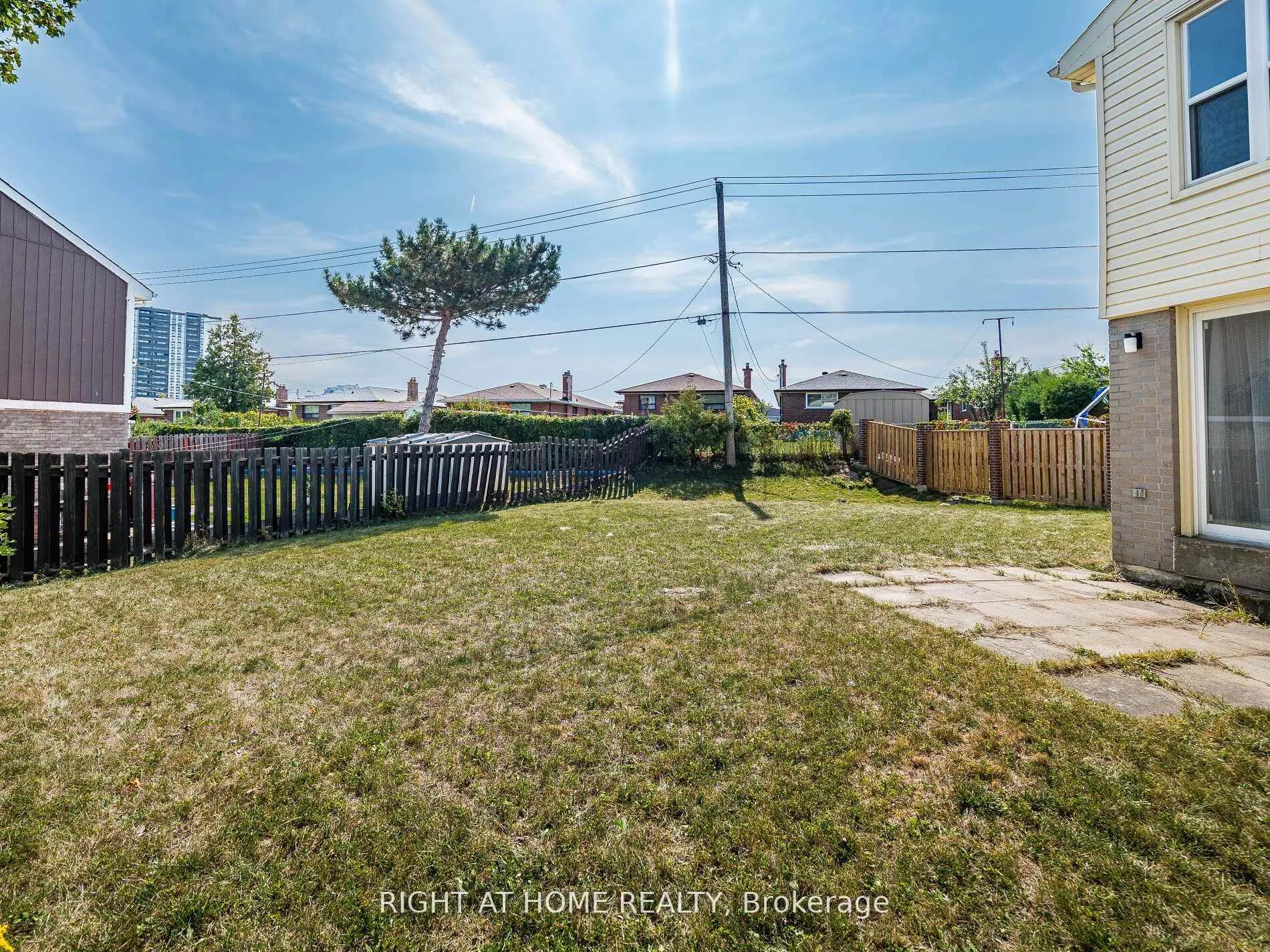 Photo 31 of 2 Giles Court, Etobicoke, Mount Olive-Silverstone-Jamestown — HOMEH