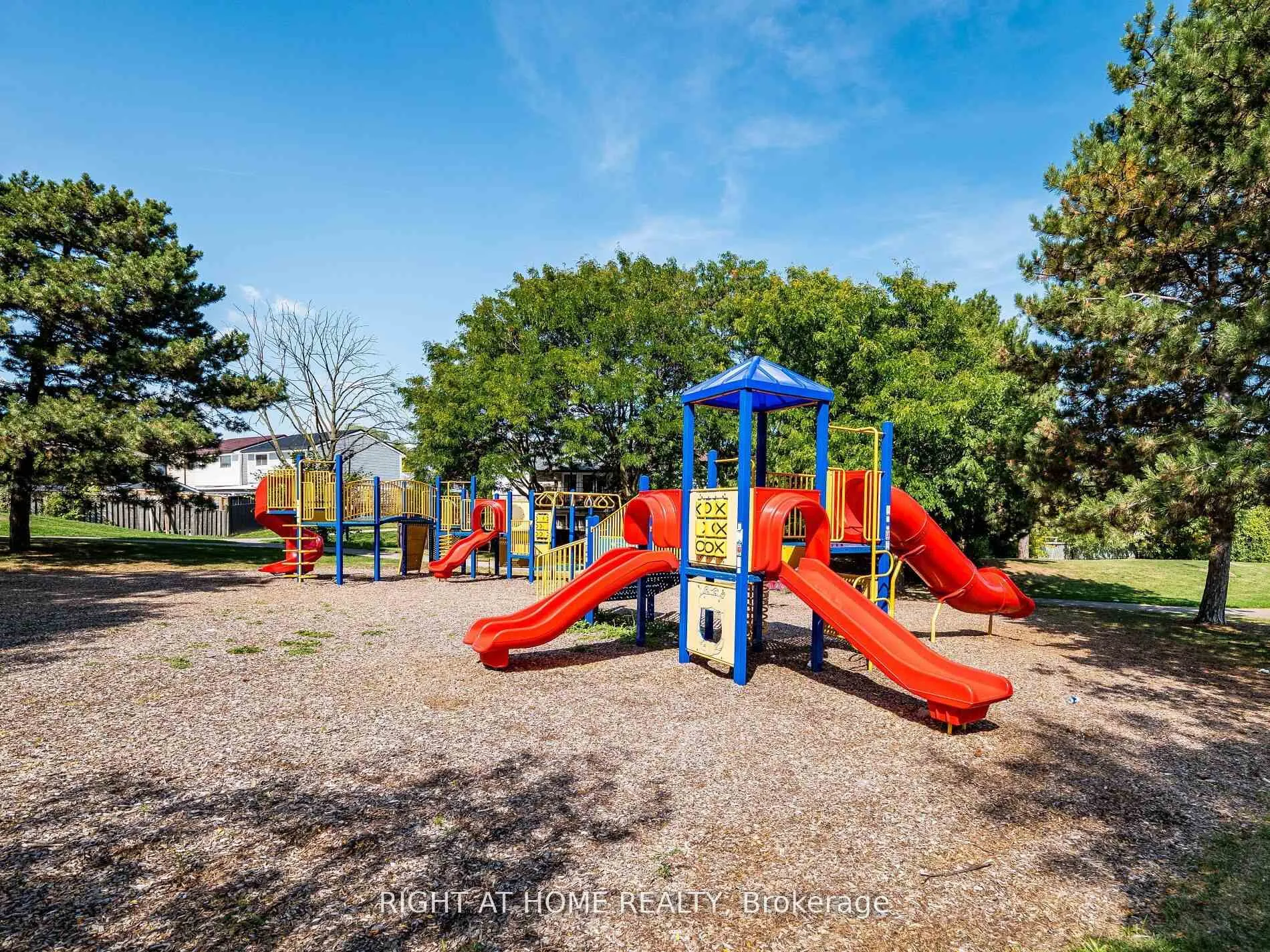 Photo 35 of 2 Giles Court, Etobicoke, Mount Olive-Silverstone-Jamestown — HOMEH