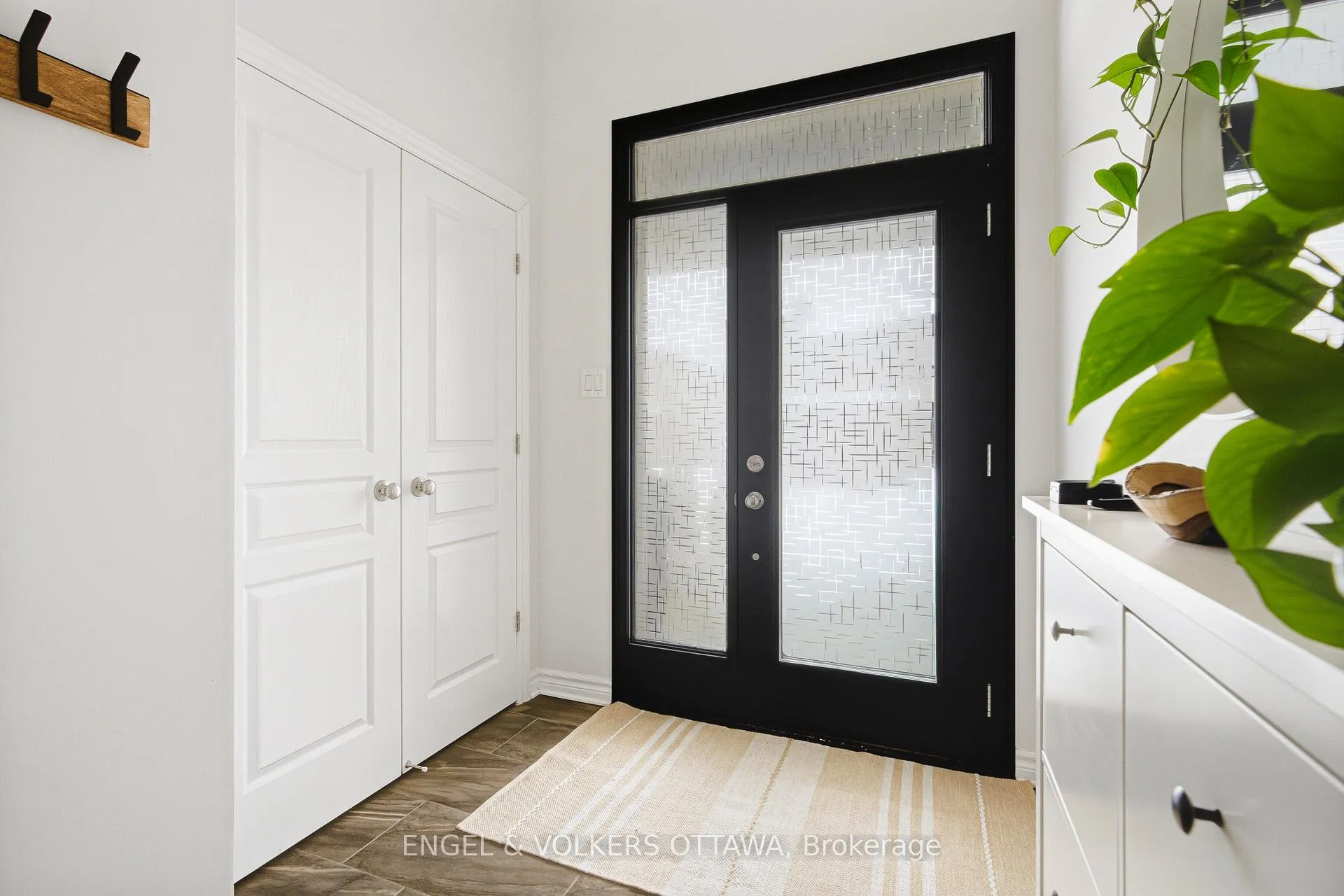 Photo 3 of 719 Twist Way, Ottawa, Kanata - Emerald Meadows/Trailwest — HOMEH