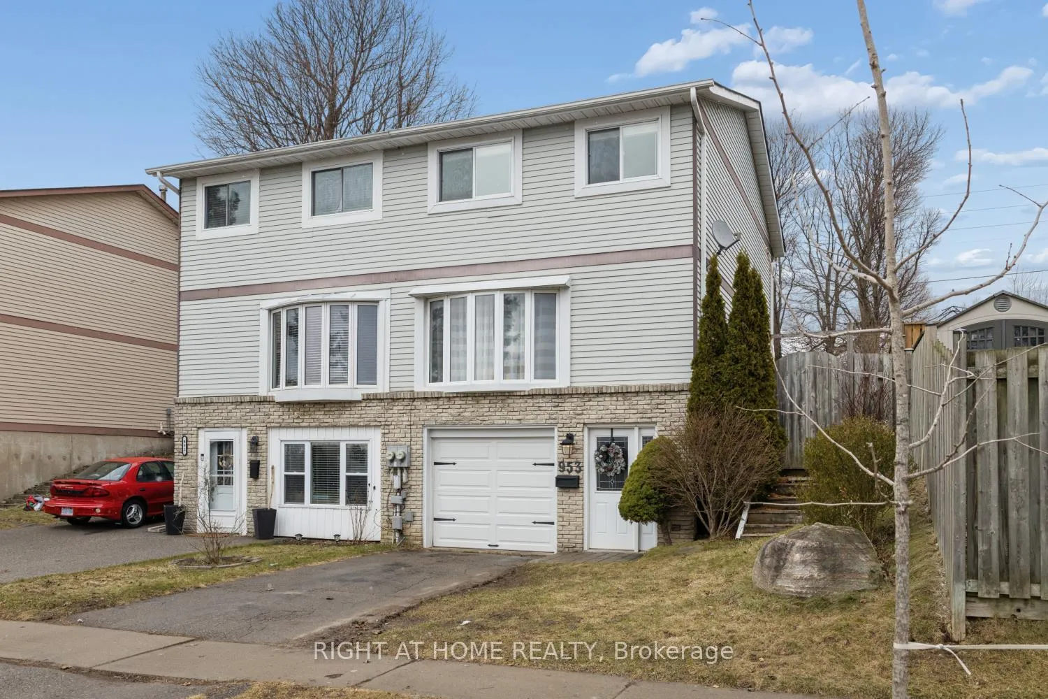 Front of 953 Southridge Street