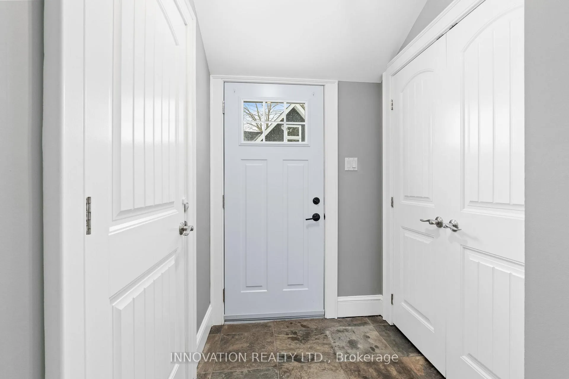 Photo 4 of 348 Donald B. Munro Drive, Ottawa, Carp — HOMEH