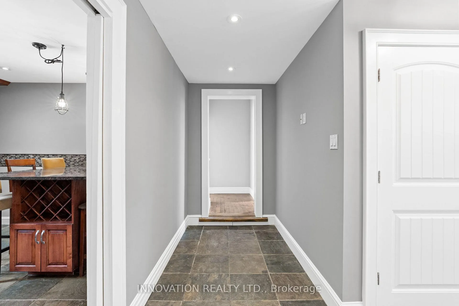 Photo 5 of 348 Donald B. Munro Drive, Ottawa, Carp — HOMEH