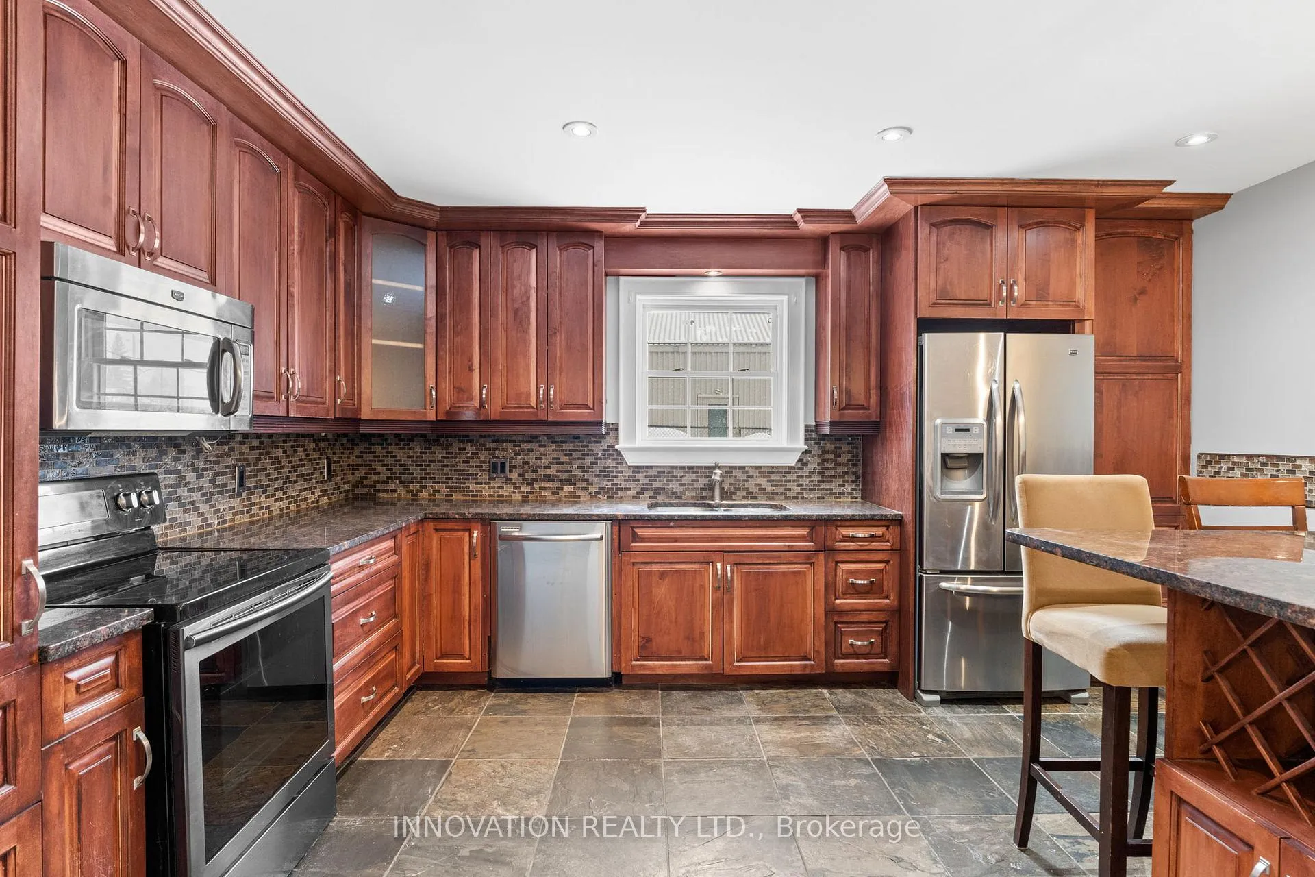 Photo 6 of 348 Donald B. Munro Drive, Ottawa, Carp — HOMEH