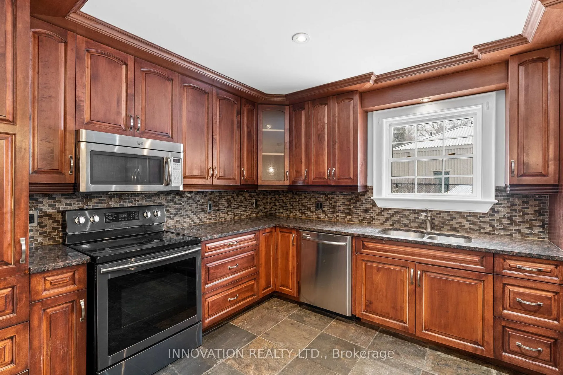 Photo 8 of 348 Donald B. Munro Drive, Ottawa, Carp — HOMEH