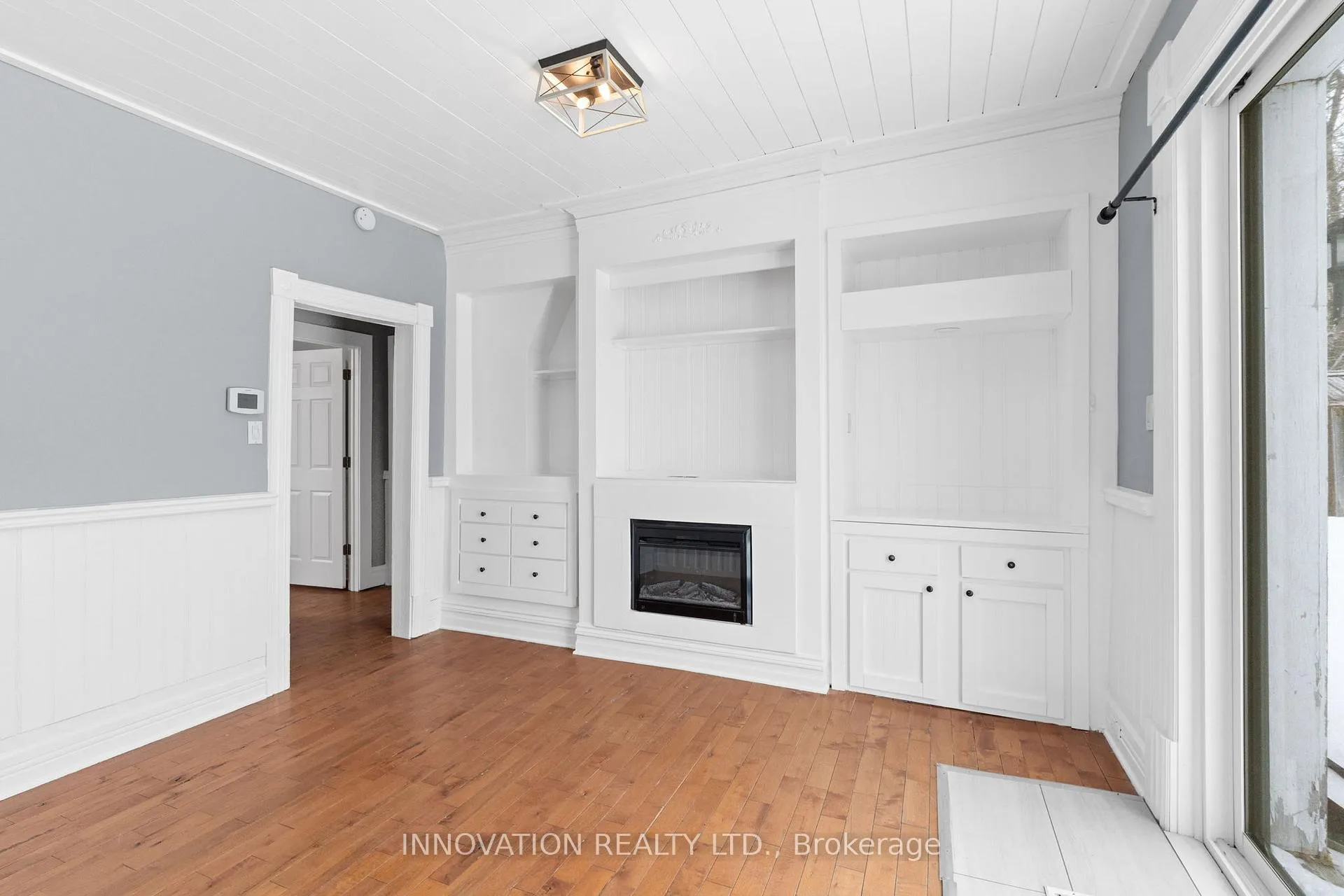 Photo 13 of 348 Donald B. Munro Drive, Ottawa, Carp — HOMEH