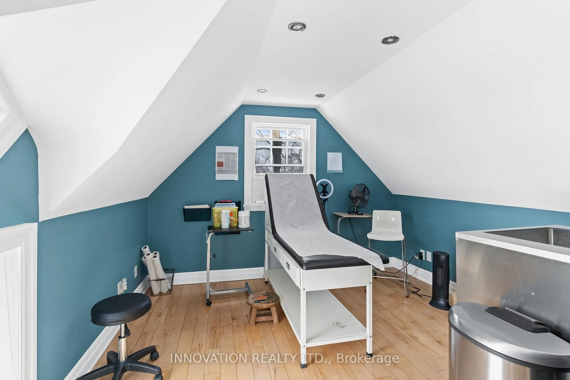 Photo 22 of 348 Donald B. Munro Drive, Ottawa, Carp — HOMEH