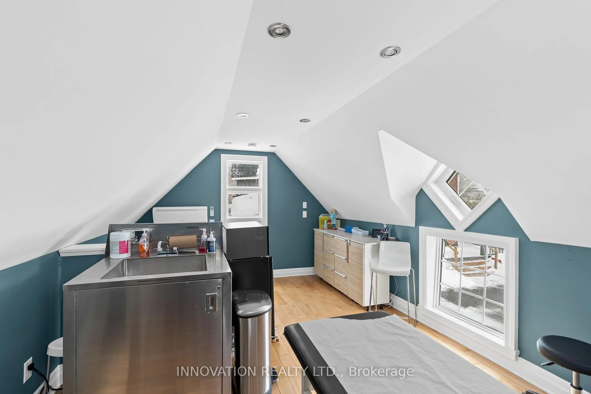 Photo 23 of 348 Donald B. Munro Drive, Ottawa, Carp — HOMEH