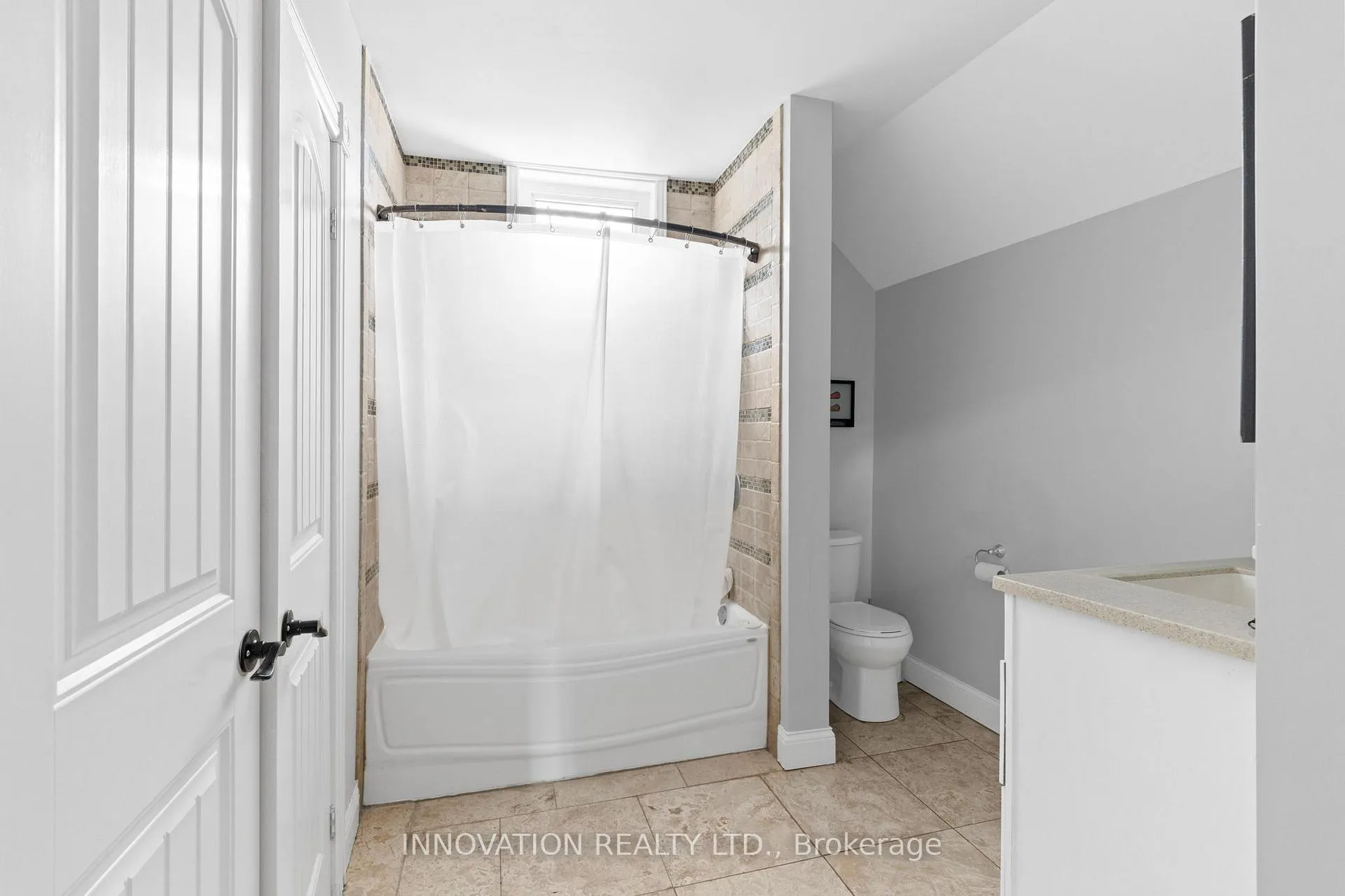Photo 33 of 348 Donald B. Munro Drive, Ottawa, Carp — HOMEH