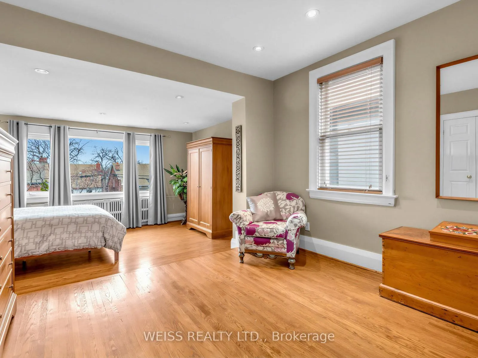 Photo 19 of 42 Crang Avenue, Toronto, Oakwood Village — HOMEH