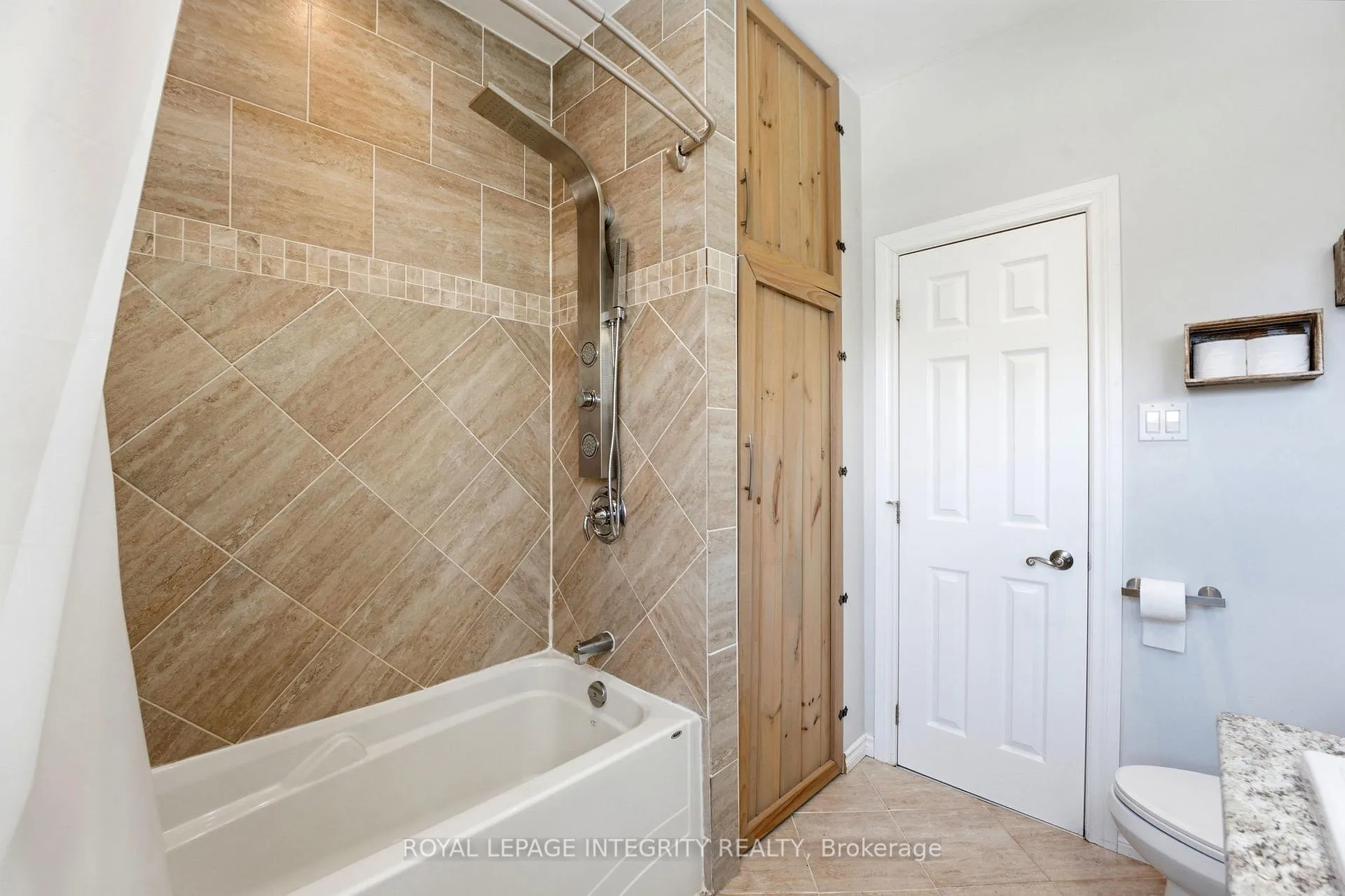 Photo 24 of 108 George Street E, North Grenville, Kemptville — HOMEH