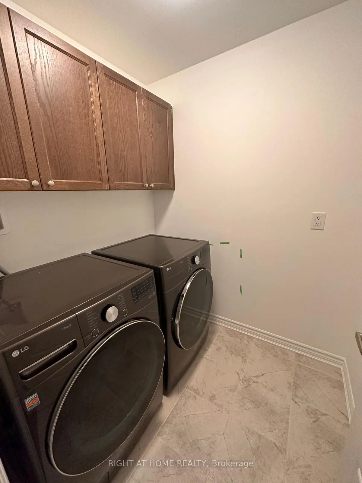 Photo 13 of 1568 Moira Crescent, Milton, Bowes — HOMEH