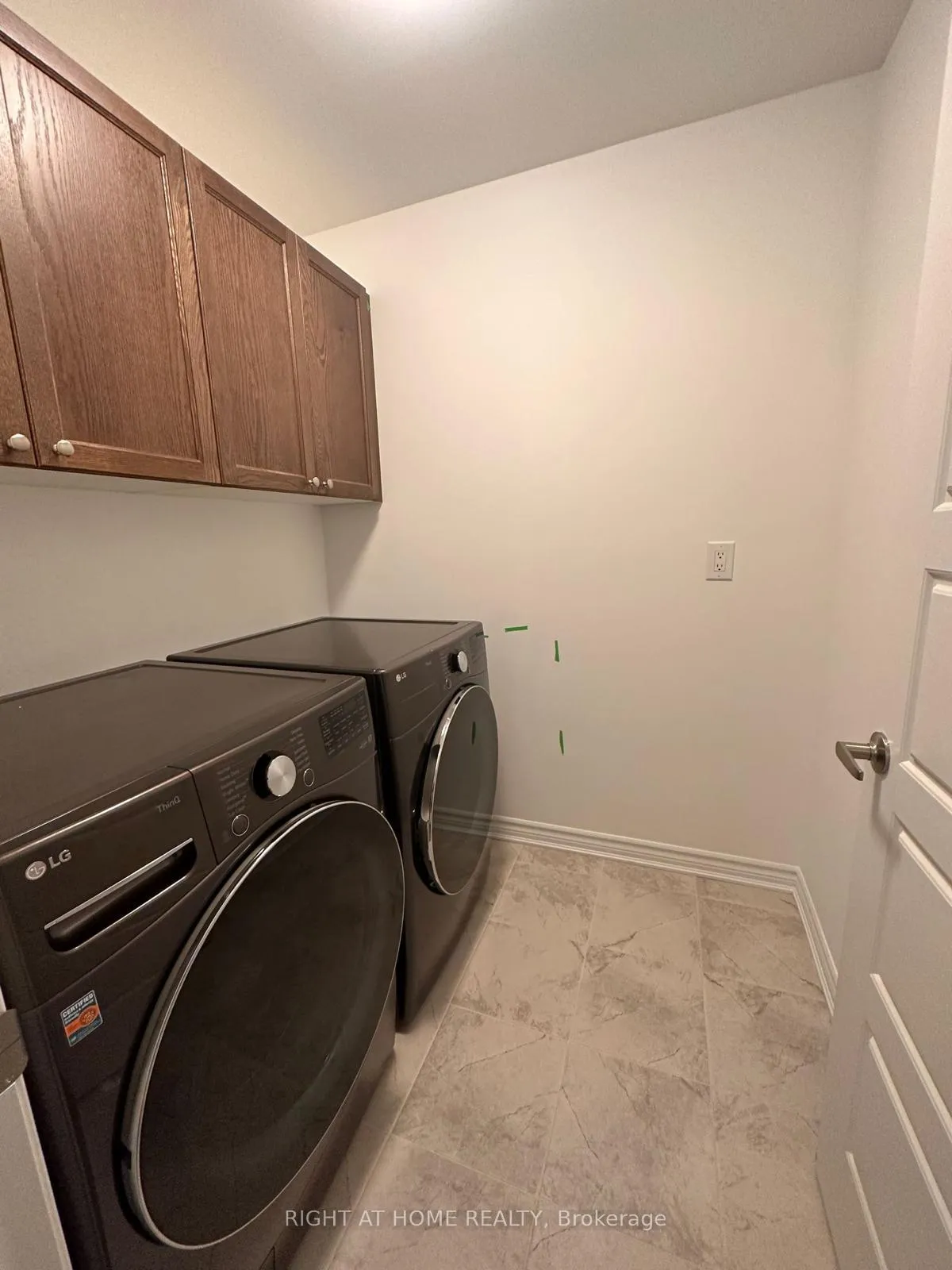 Photo 14 of 1568 Moira Crescent, Milton, Bowes — HOMEH