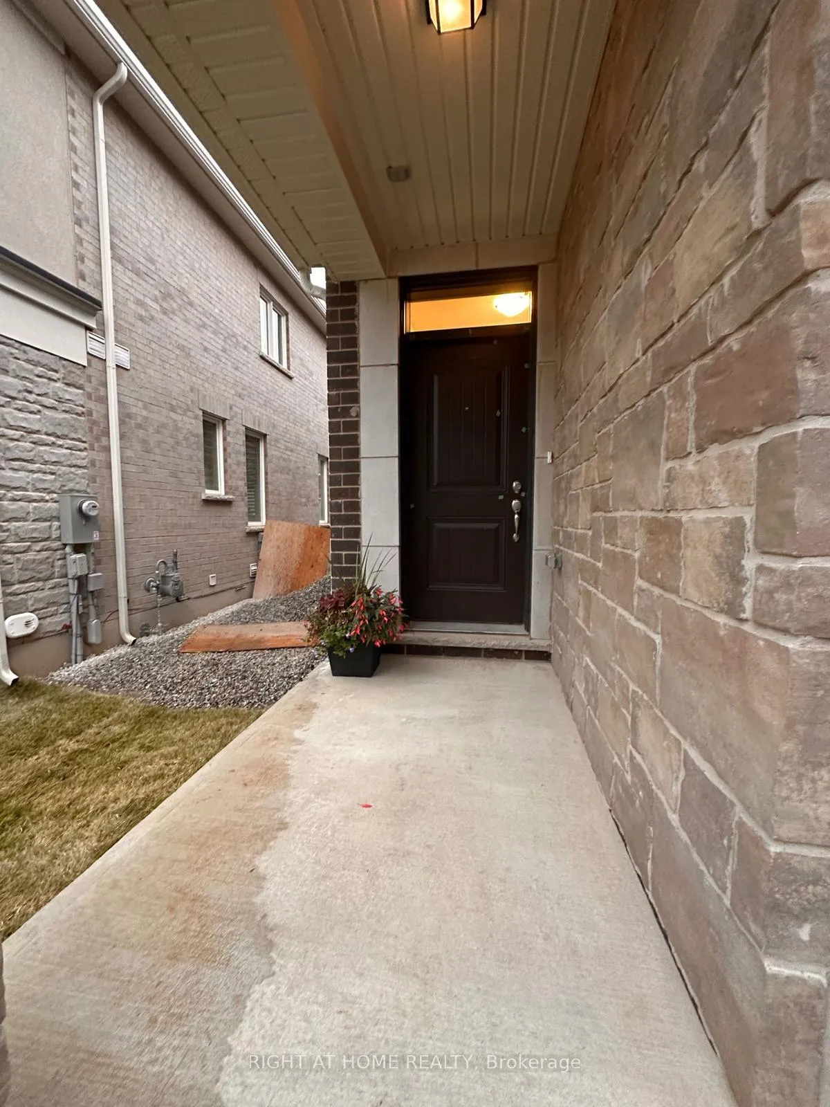 Photo 18 of 1568 Moira Crescent, Milton, Bowes — HOMEH